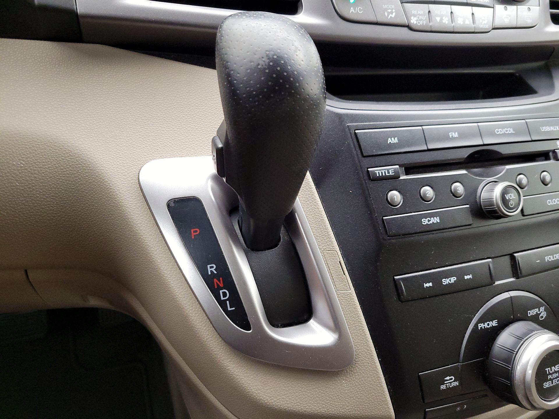 Thumbnail: 2013 Honda Odyssey - 17