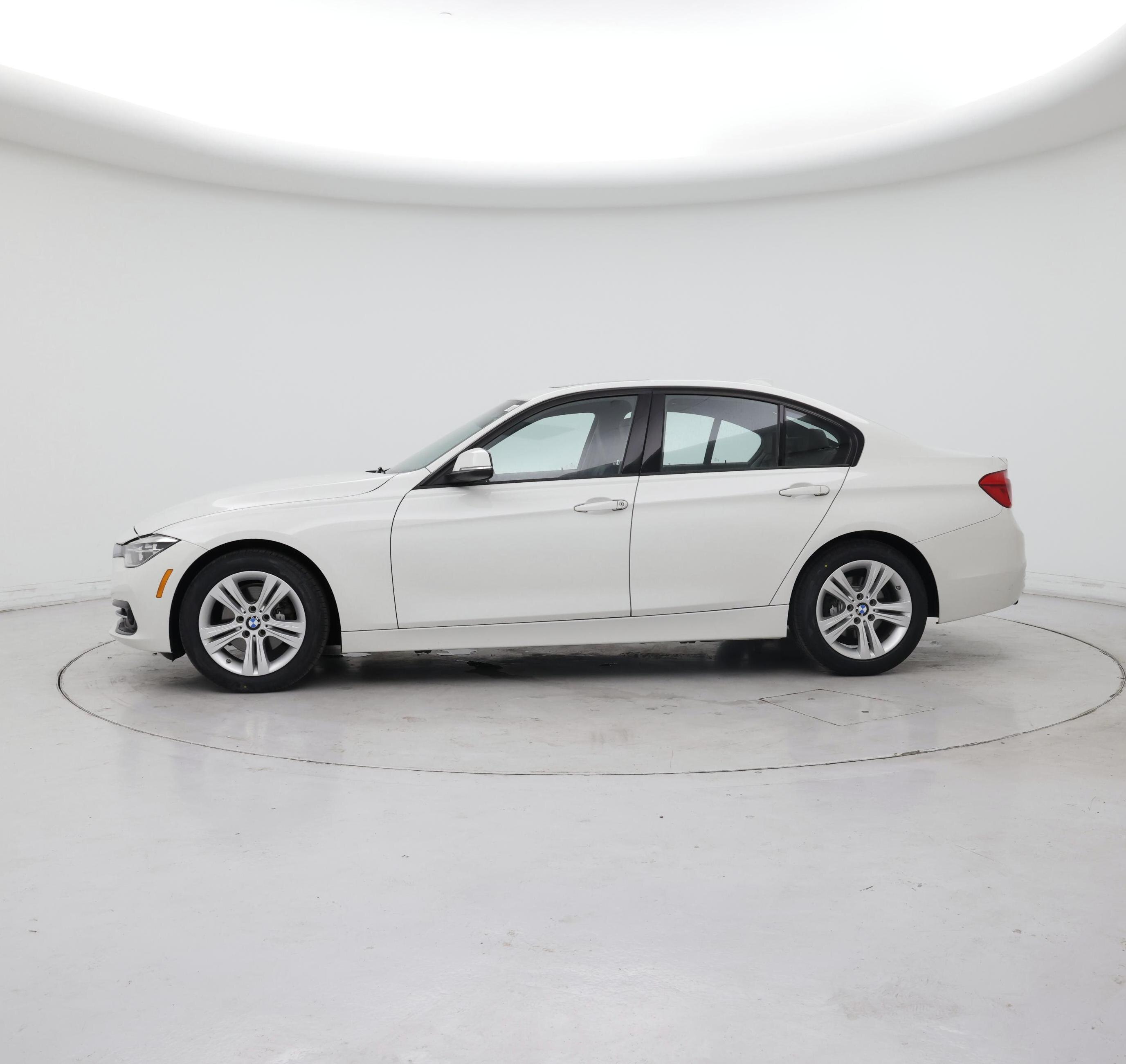 Thumbnail: 2016 BMW 3 Series - 3