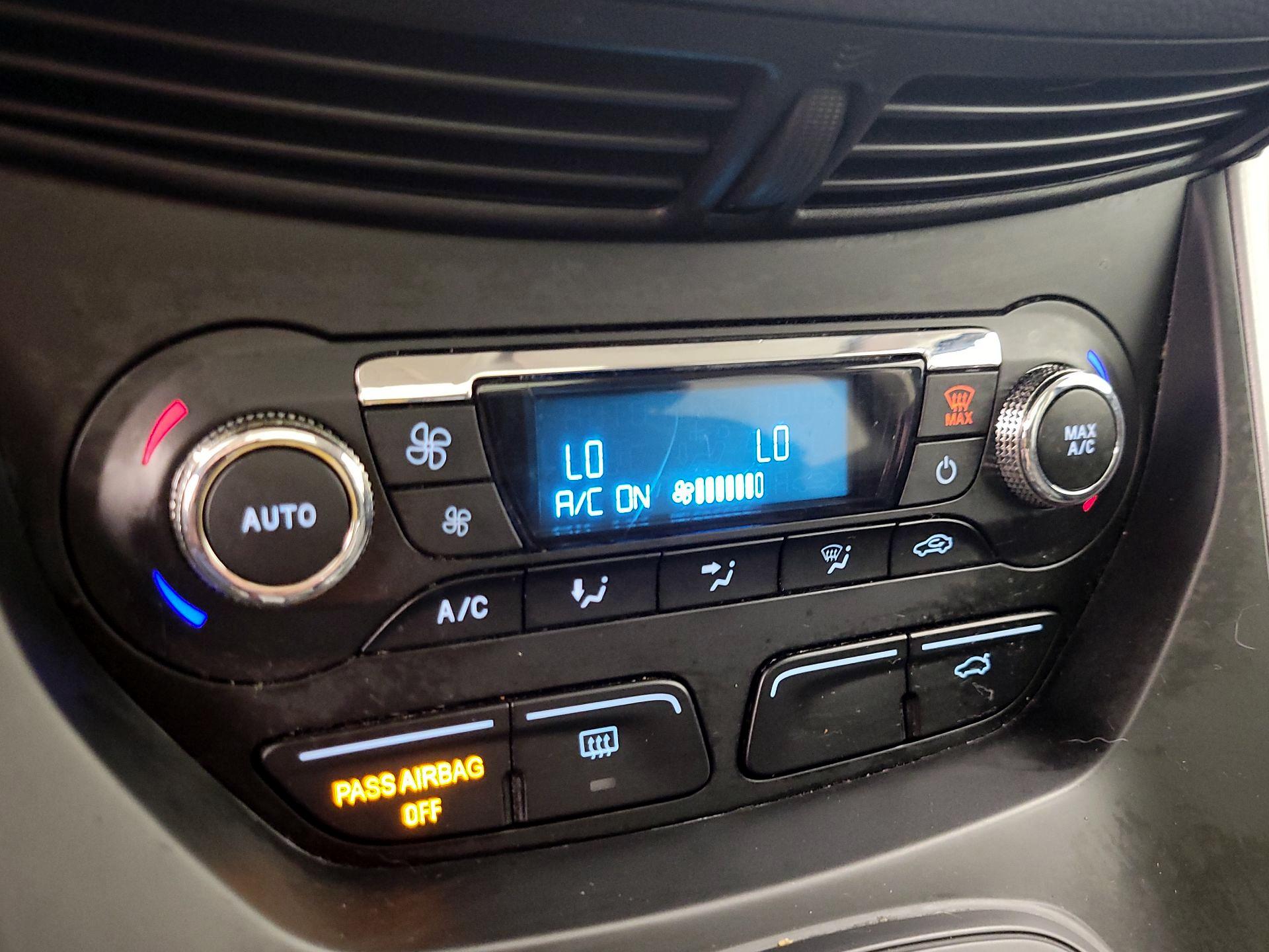 Thumbnail: 2015 Ford Escape - 16