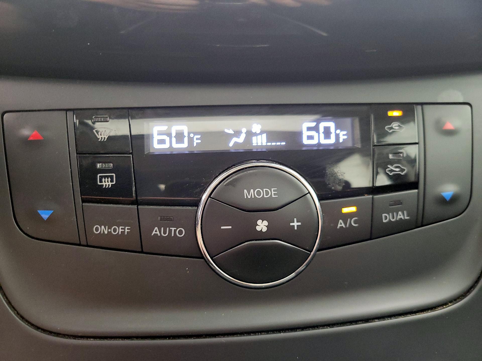 Thumbnail: 2019 Nissan Sentra - 16