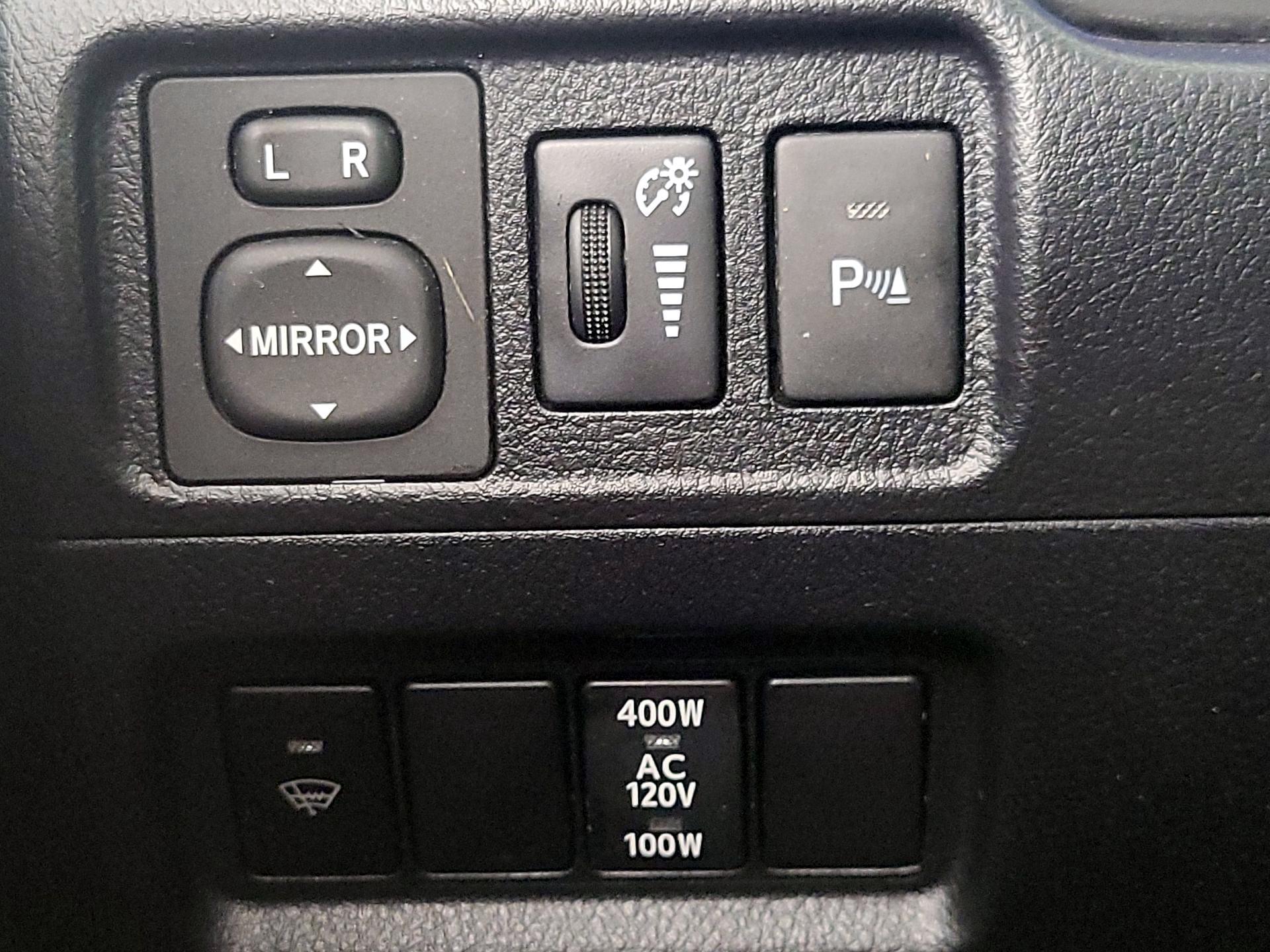Thumbnail: 2014 Toyota 4Runner - 13
