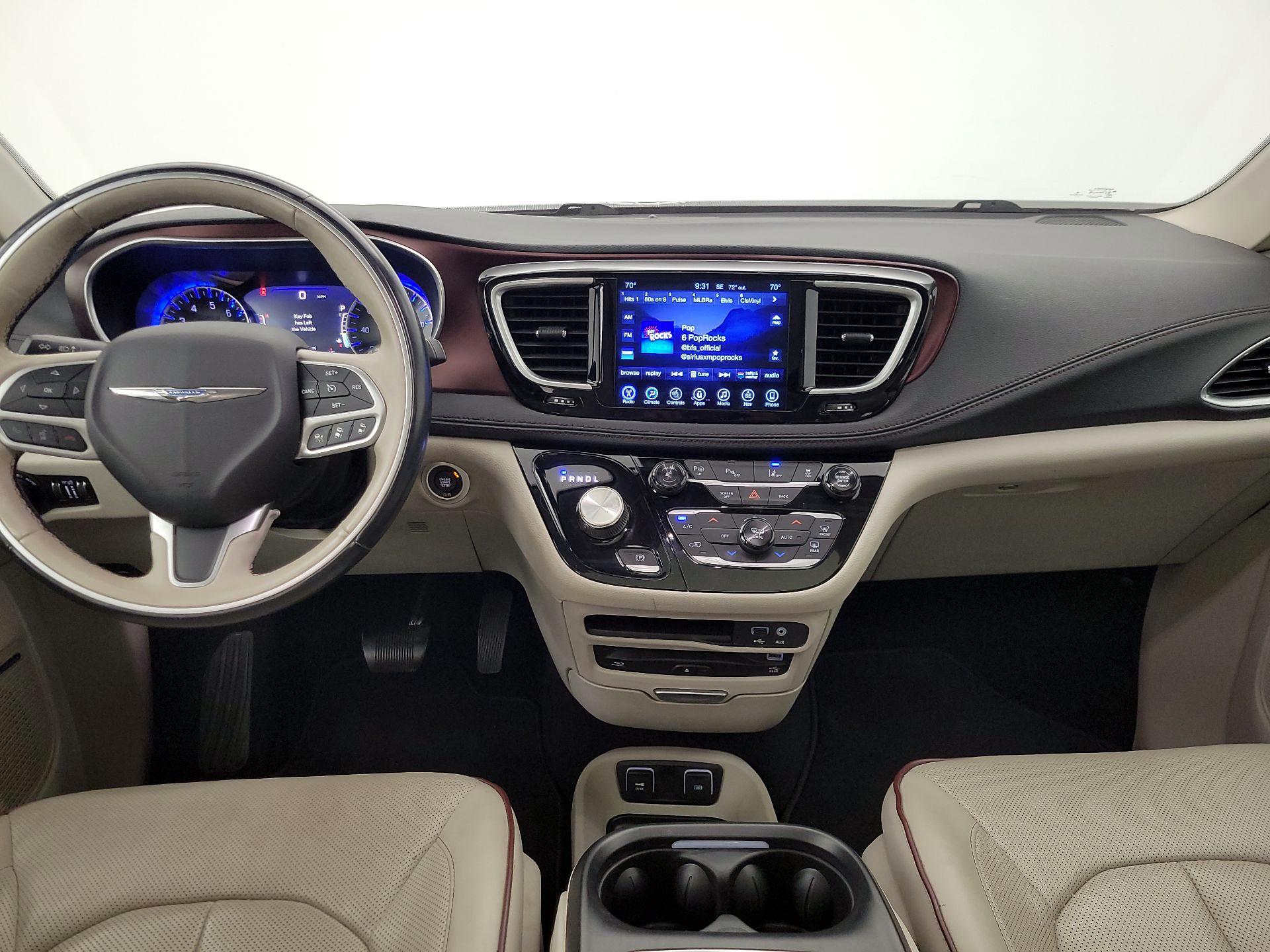 Thumbnail: 2017 Chrysler Pacifica - 9