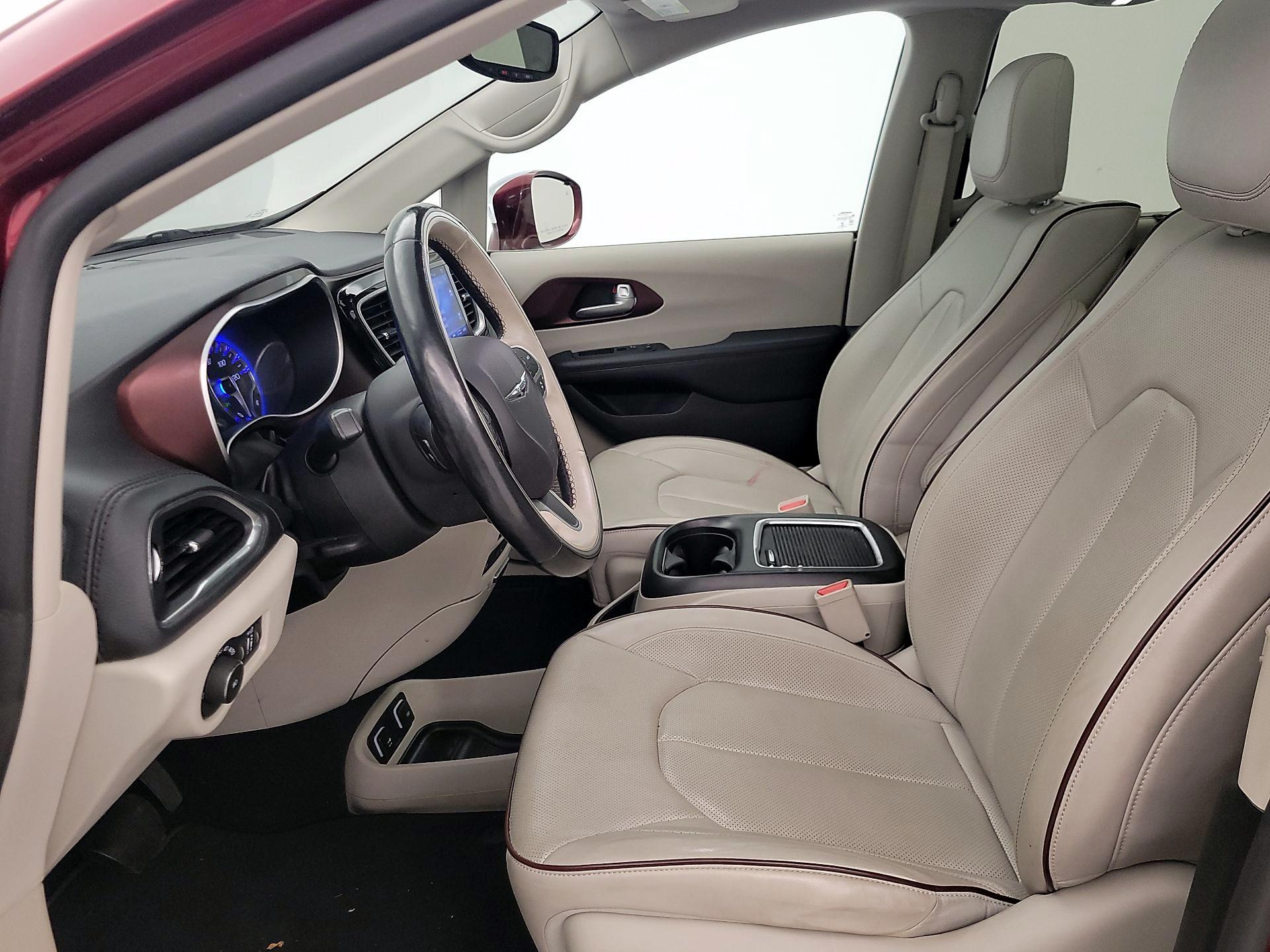 Thumbnail: 2017 Chrysler Pacifica - 11