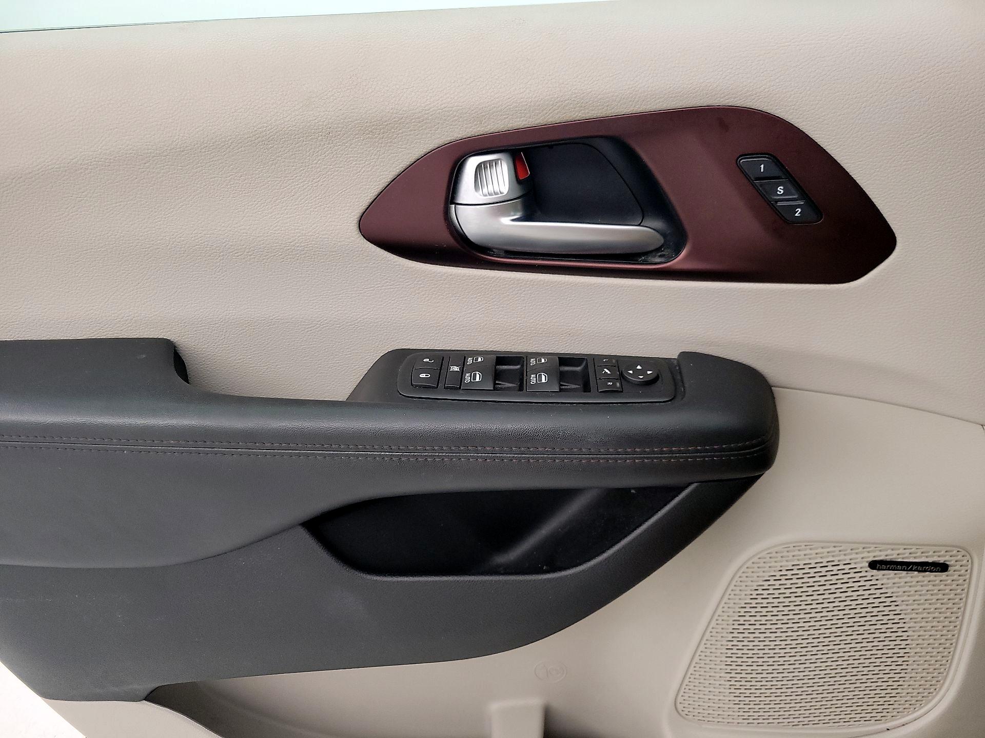 Thumbnail: 2017 Chrysler Pacifica - 12