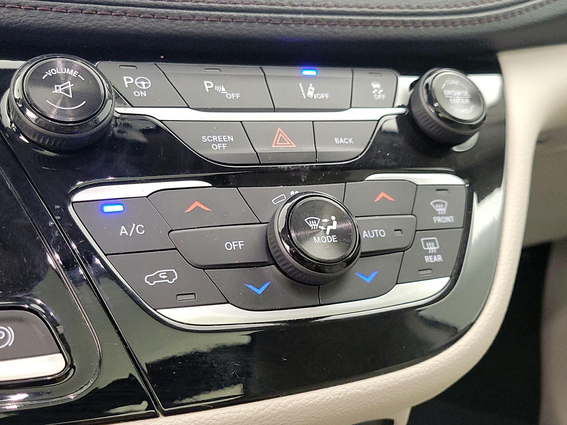 Thumbnail: 2017 Chrysler Pacifica - 16