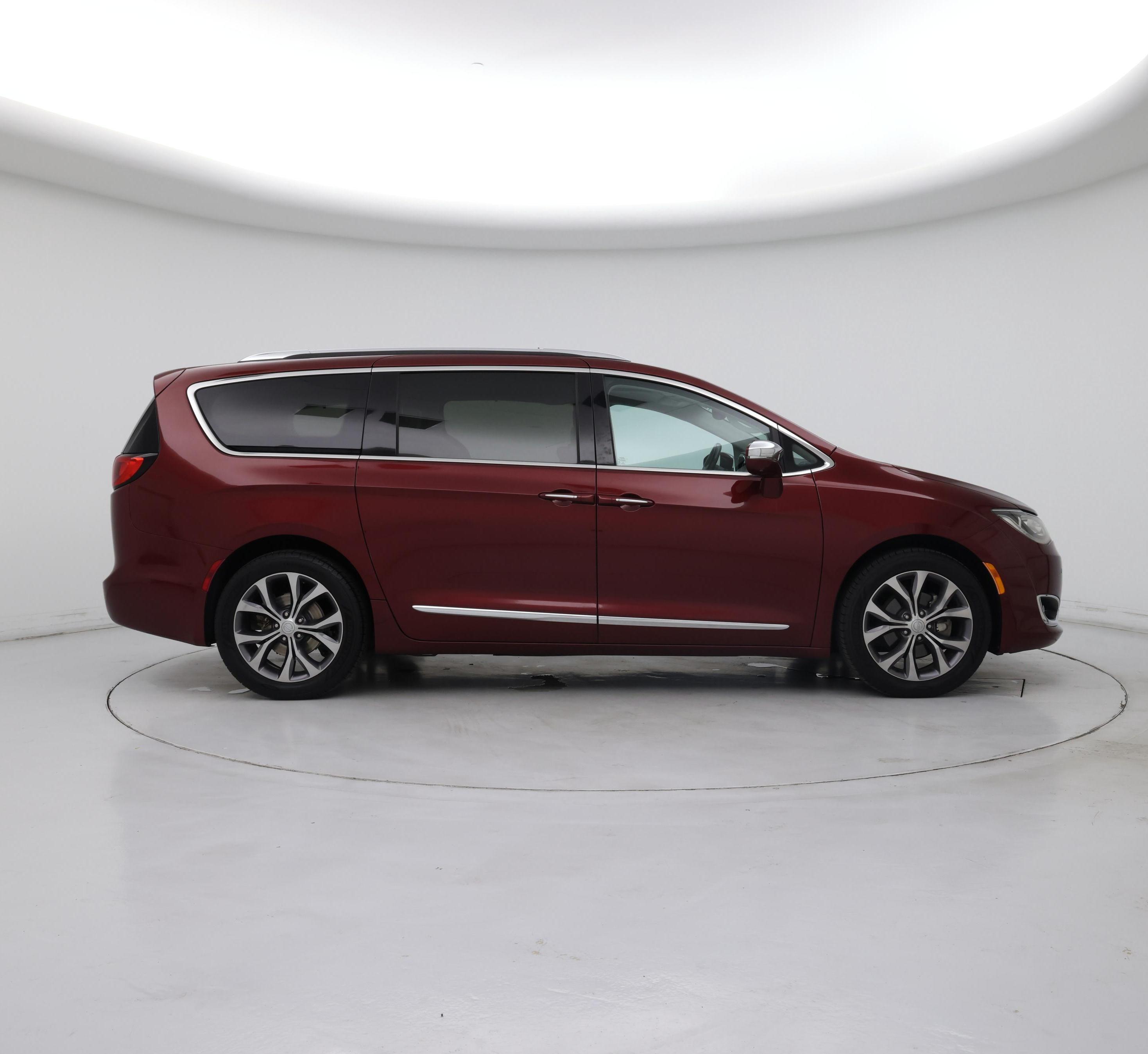 Thumbnail: 2017 Chrysler Pacifica - 7