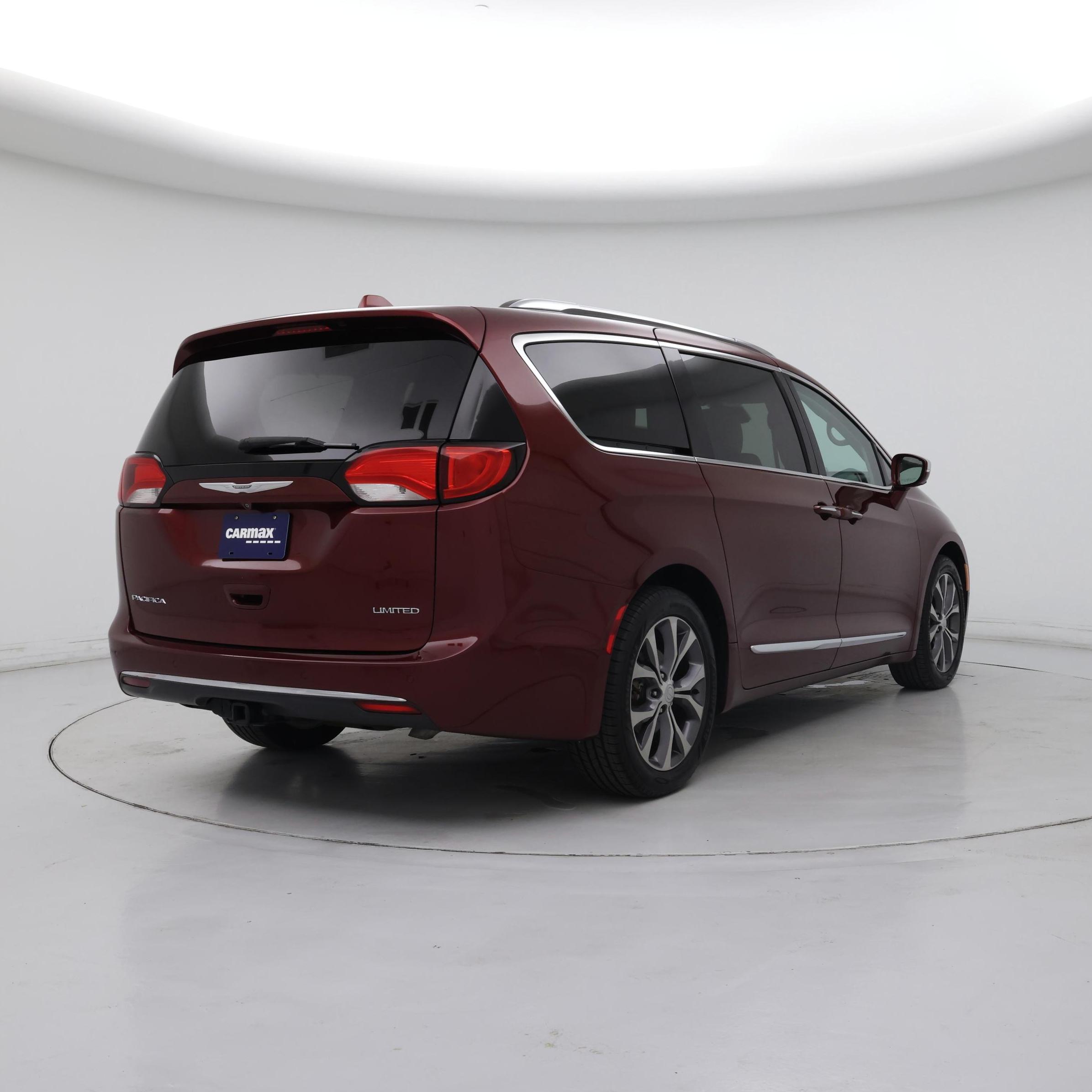 Thumbnail: 2017 Chrysler Pacifica - 8