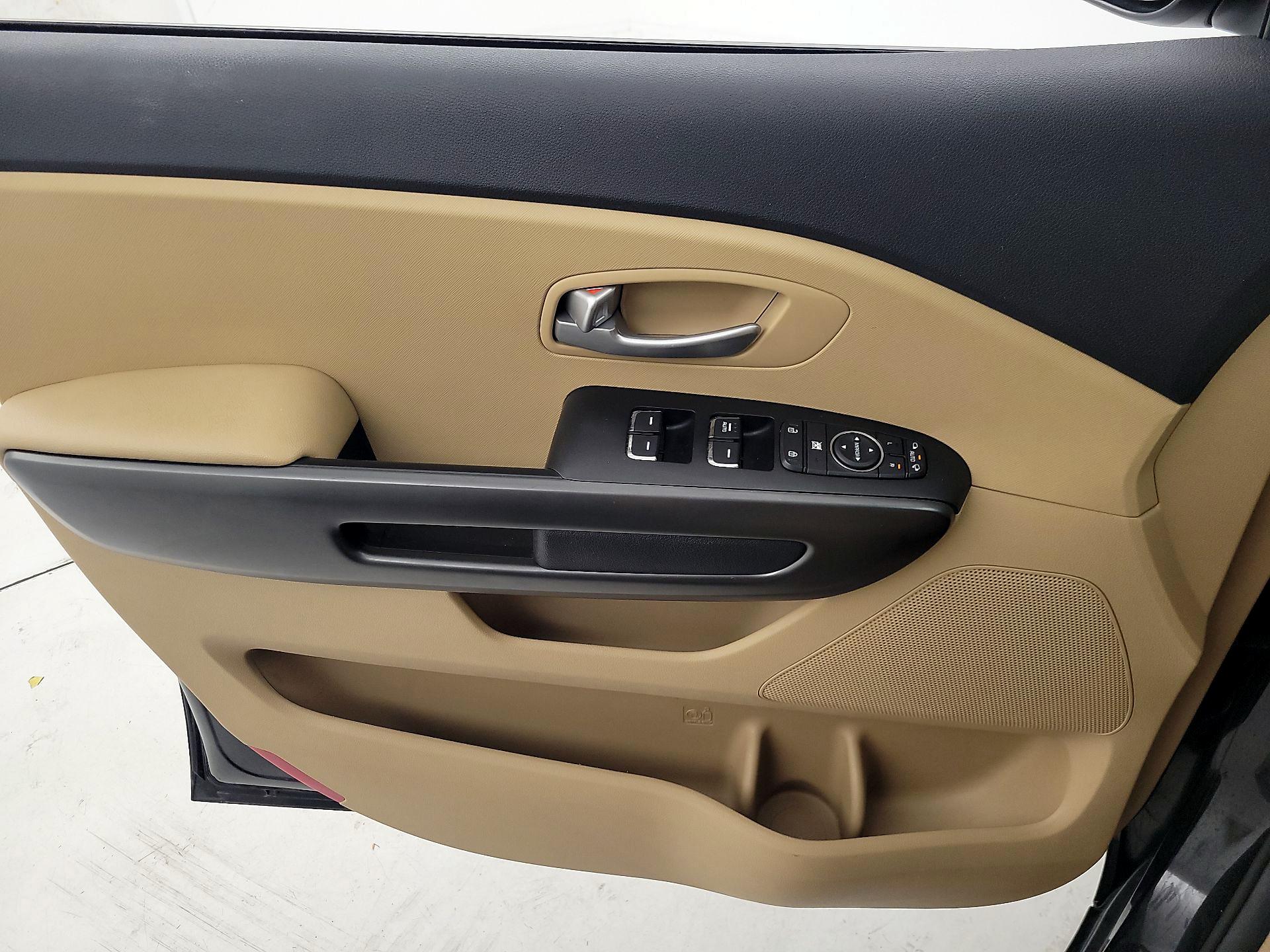 Thumbnail: 2017 Kia Sedona - 12