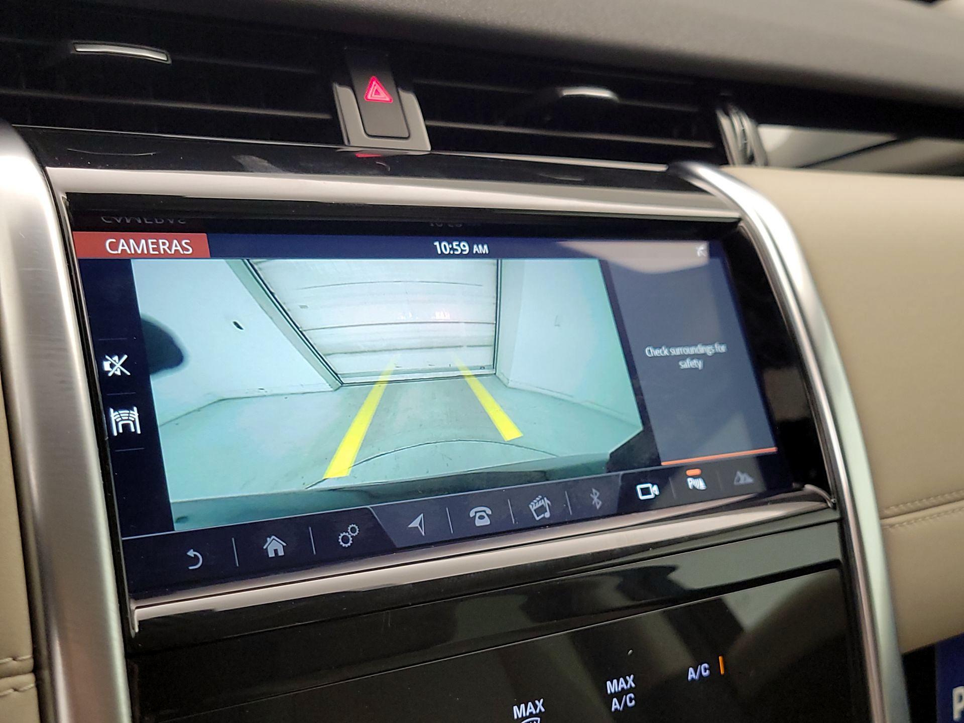 Thumbnail: 2020 Land Rover Discovery Sport - 15