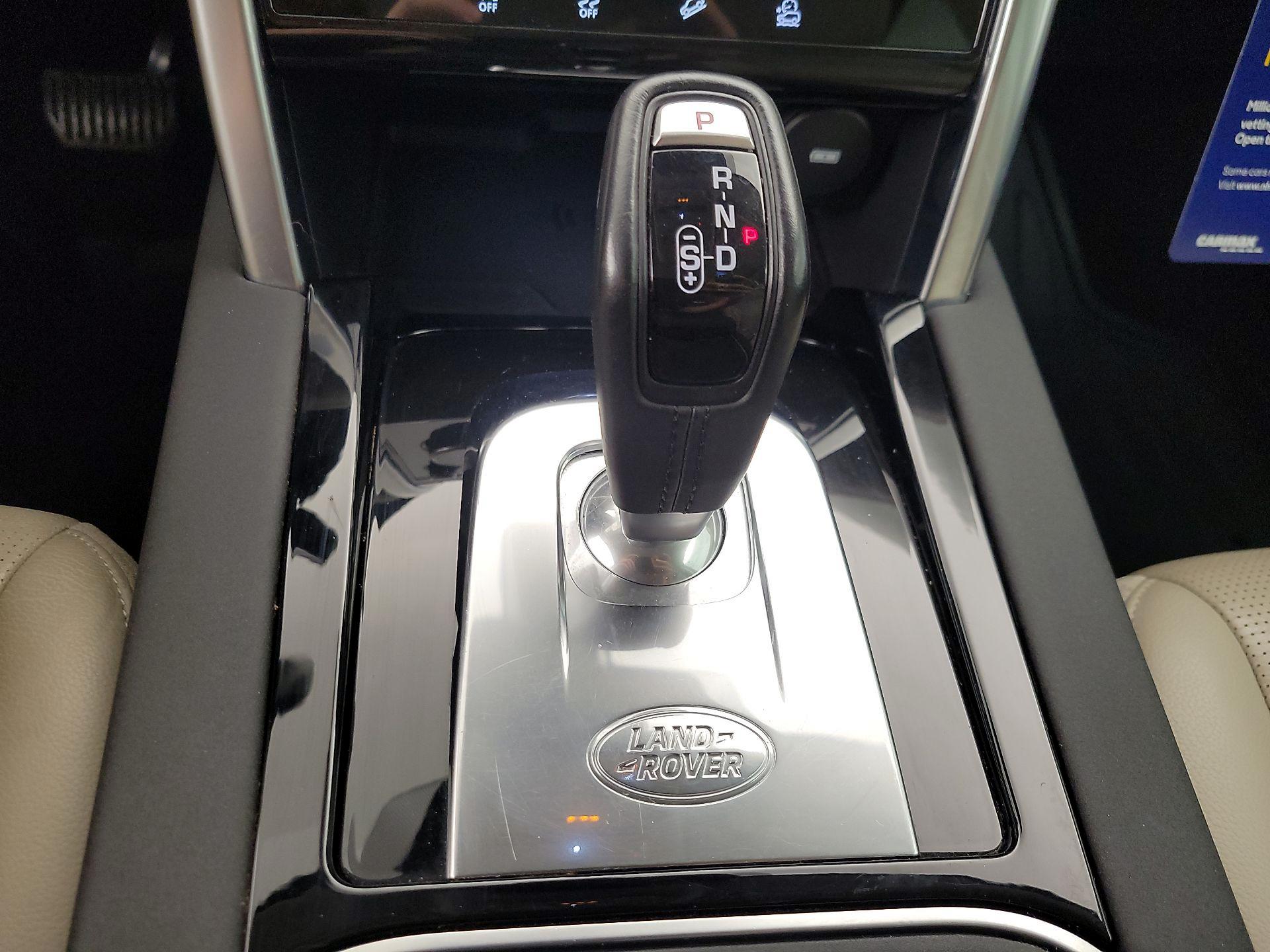 Thumbnail: 2020 Land Rover Discovery Sport - 18