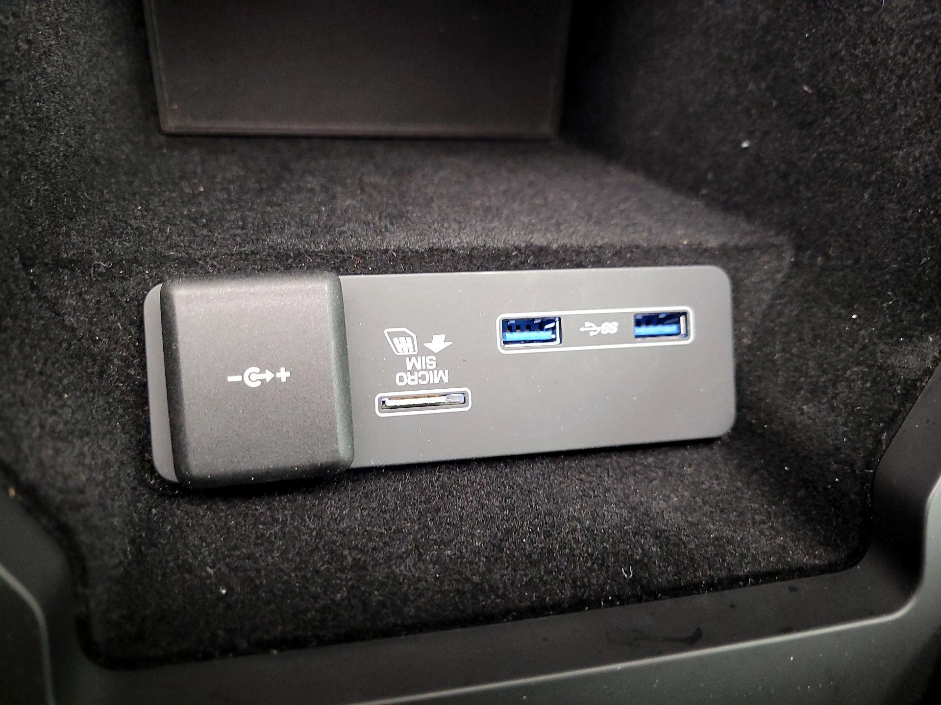 Thumbnail: 2020 Land Rover Discovery Sport - 19