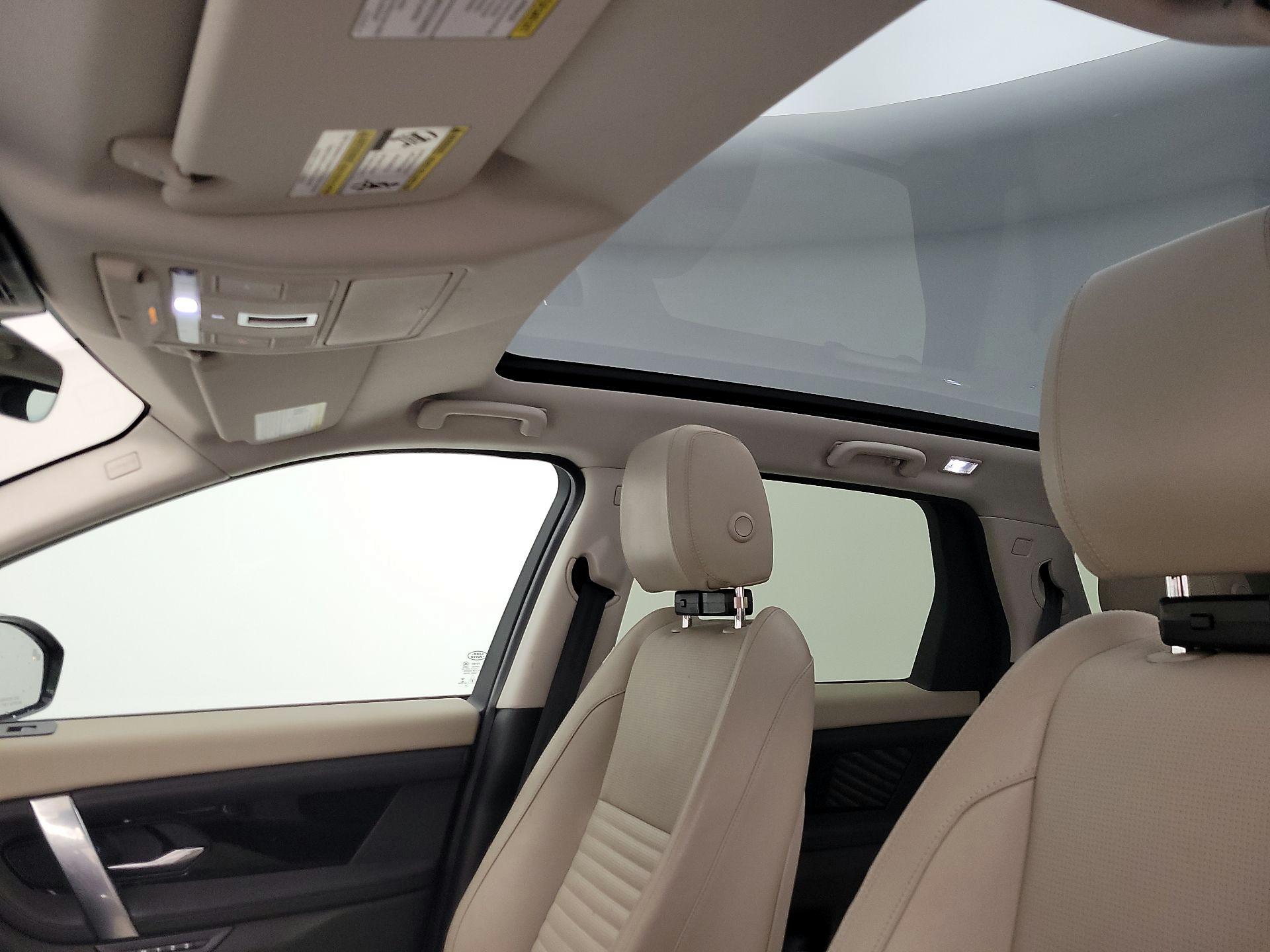 Thumbnail: 2020 Land Rover Discovery Sport - 20