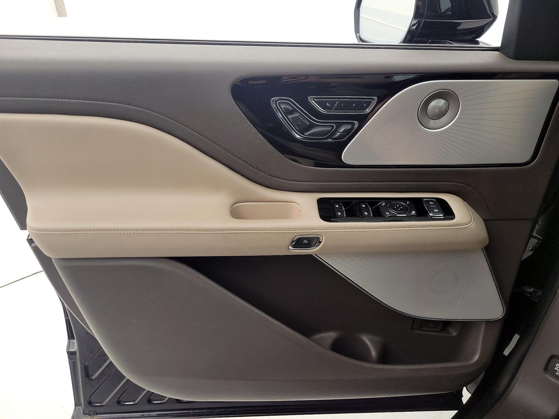 Thumbnail: 2023 Lincoln Aviator - 12