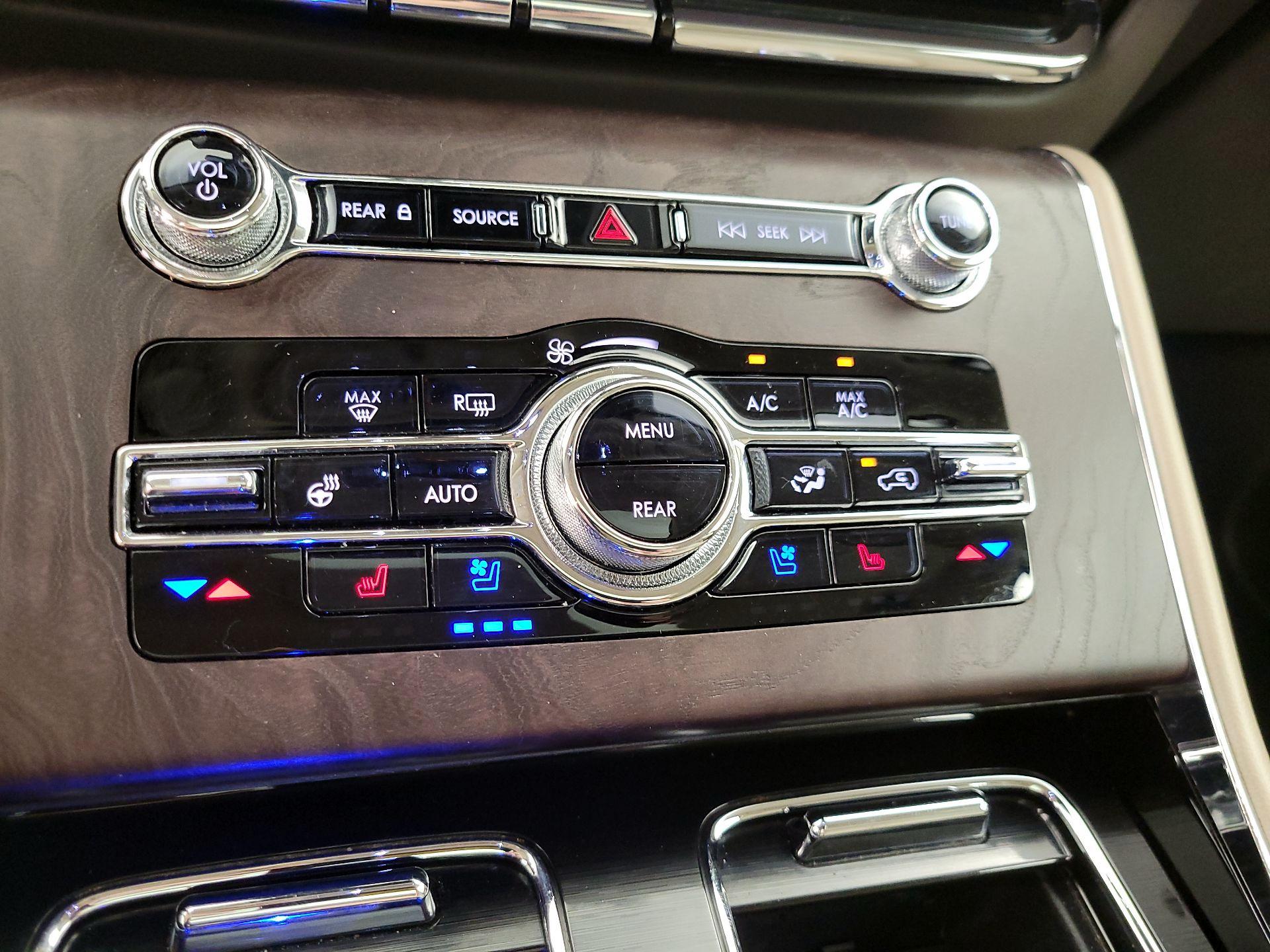 Thumbnail: 2023 Lincoln Aviator - 17
