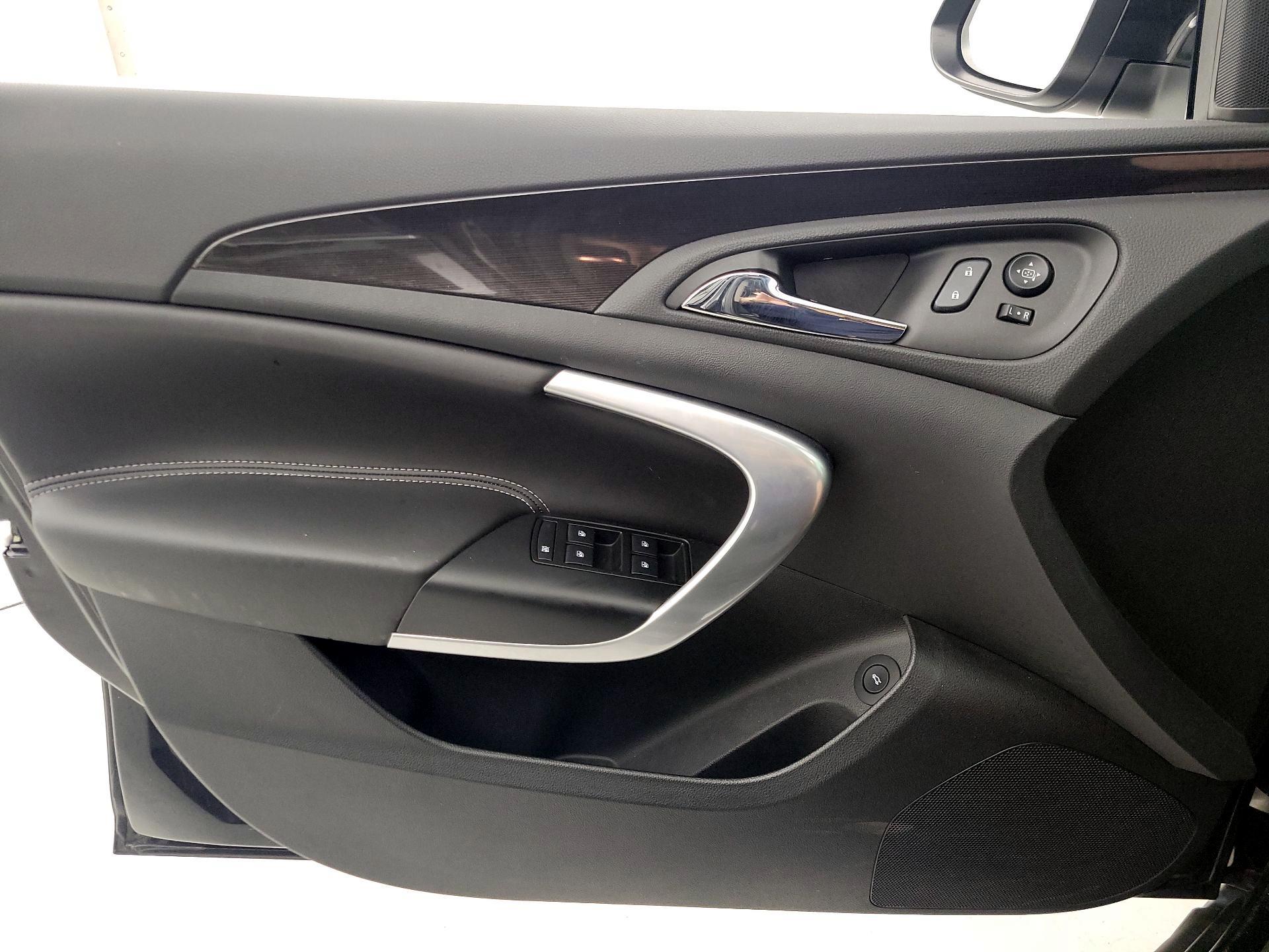 Thumbnail: 2015 Buick Regal - 12