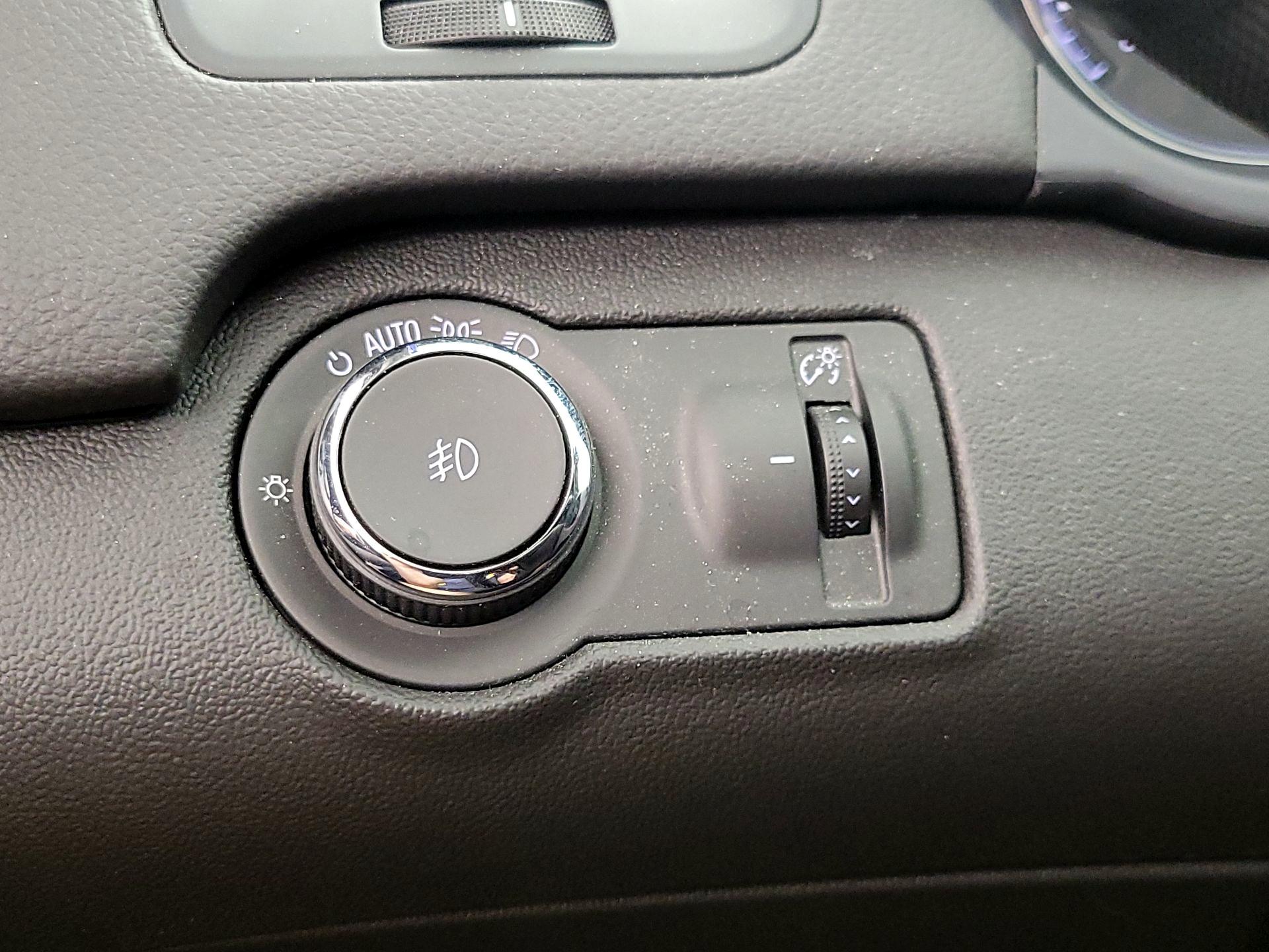 Thumbnail: 2015 Buick Regal - 13