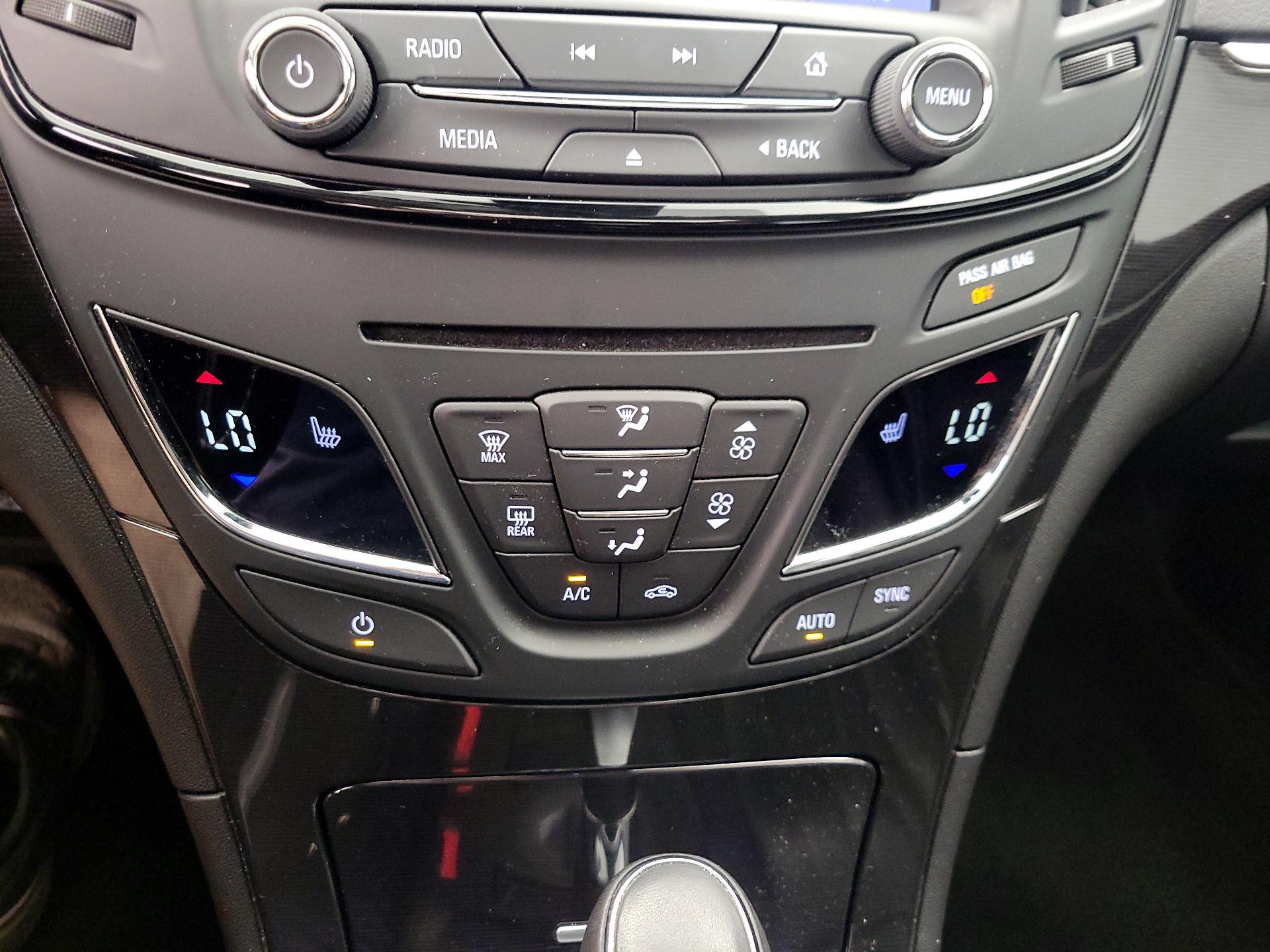 Thumbnail: 2015 Buick Regal - 17