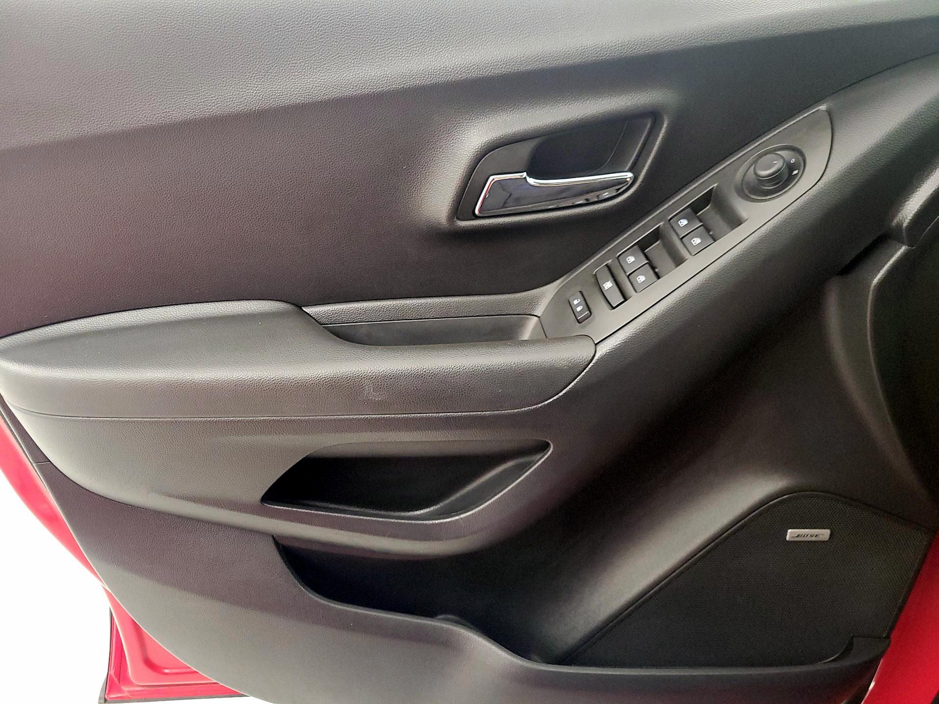 Thumbnail: 2016 Chevrolet Trax - 12