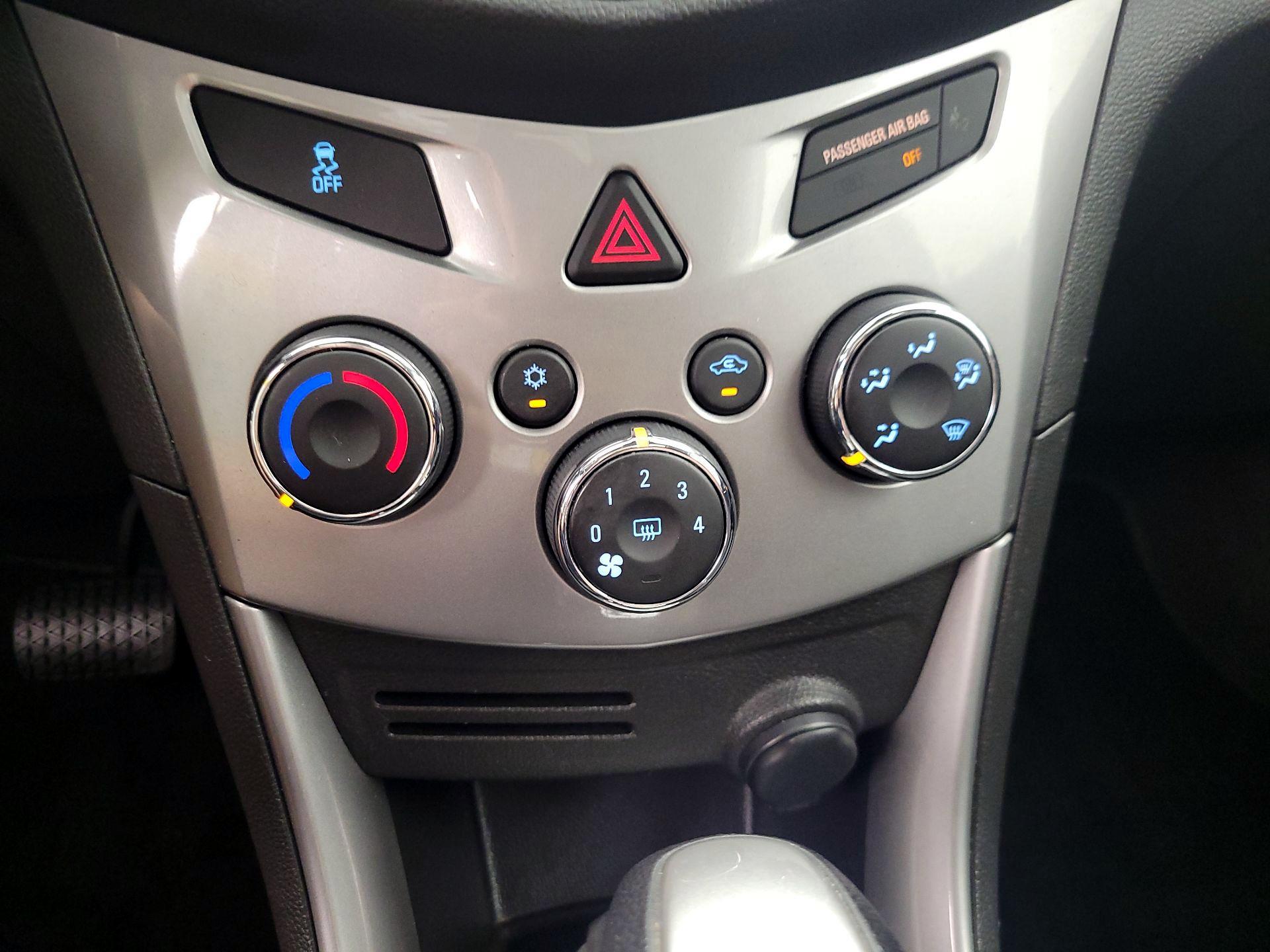 Thumbnail: 2016 Chevrolet Trax - 16