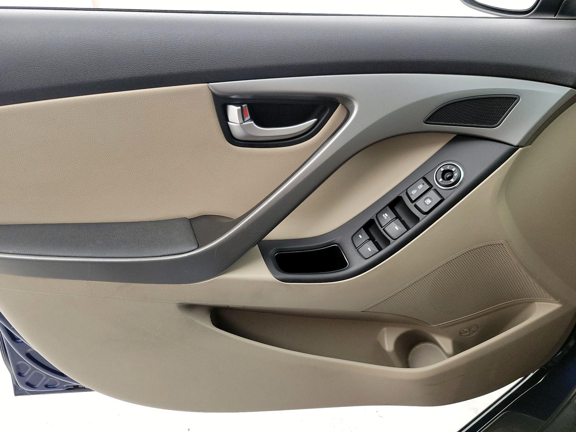 Thumbnail: 2015 Hyundai Elantra - 12