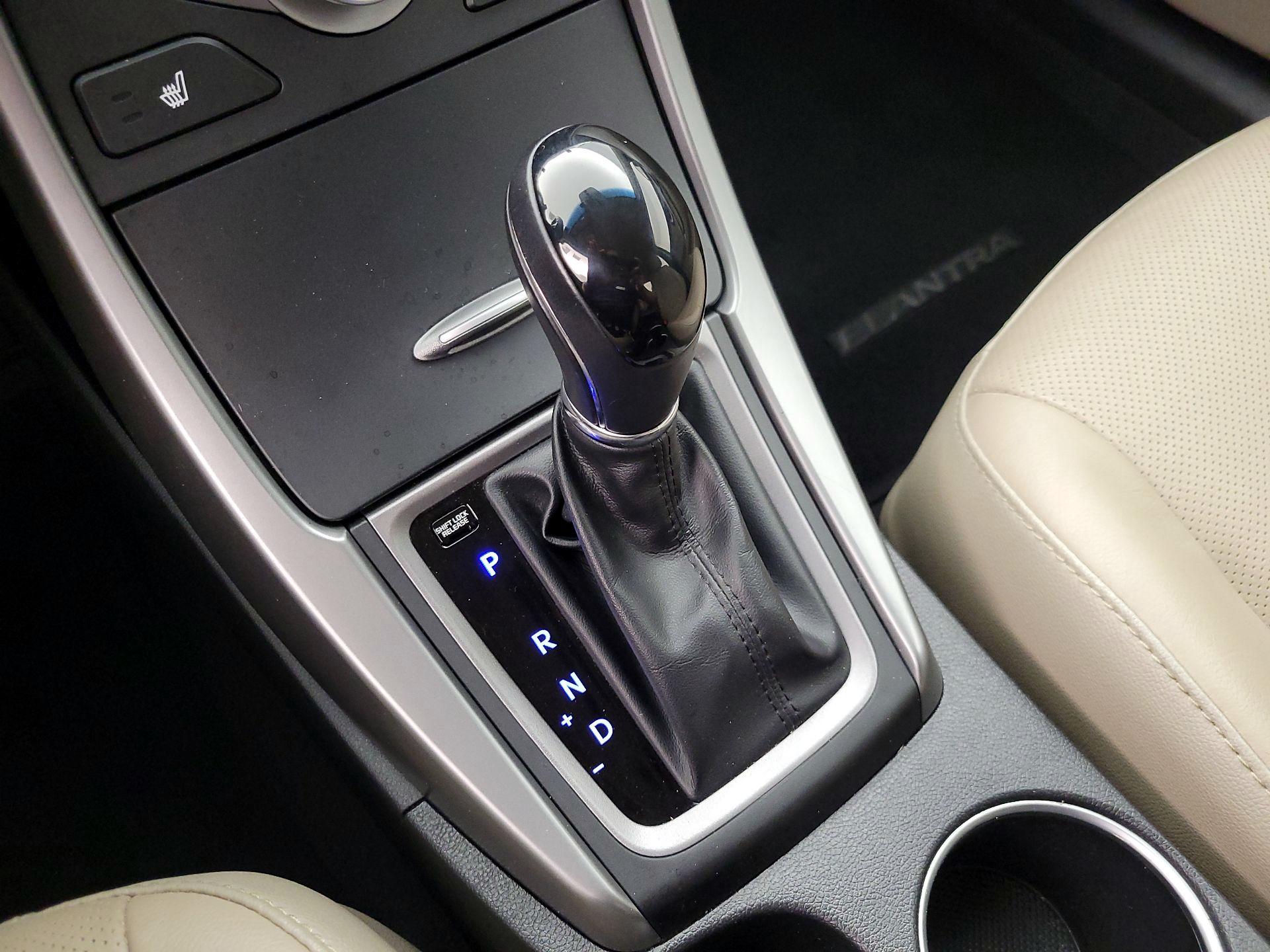 Thumbnail: 2015 Hyundai Elantra - 17