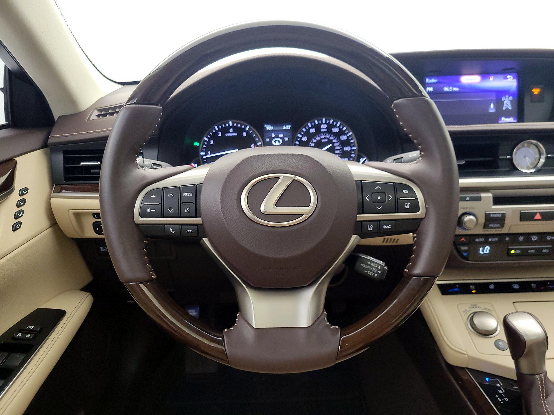 Thumbnail: 2017 Lexus ES - 10