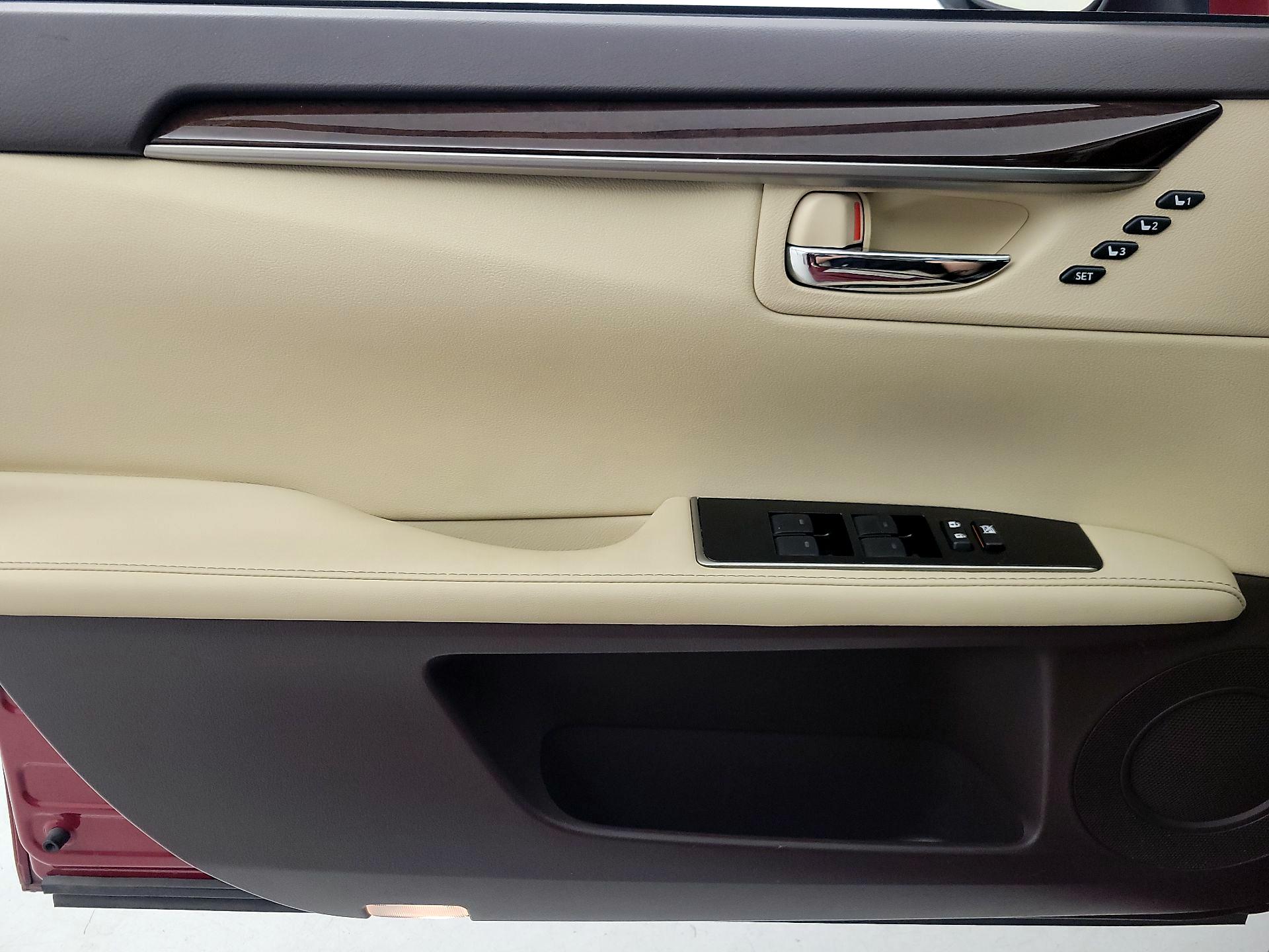 Thumbnail: 2017 Lexus ES - 12