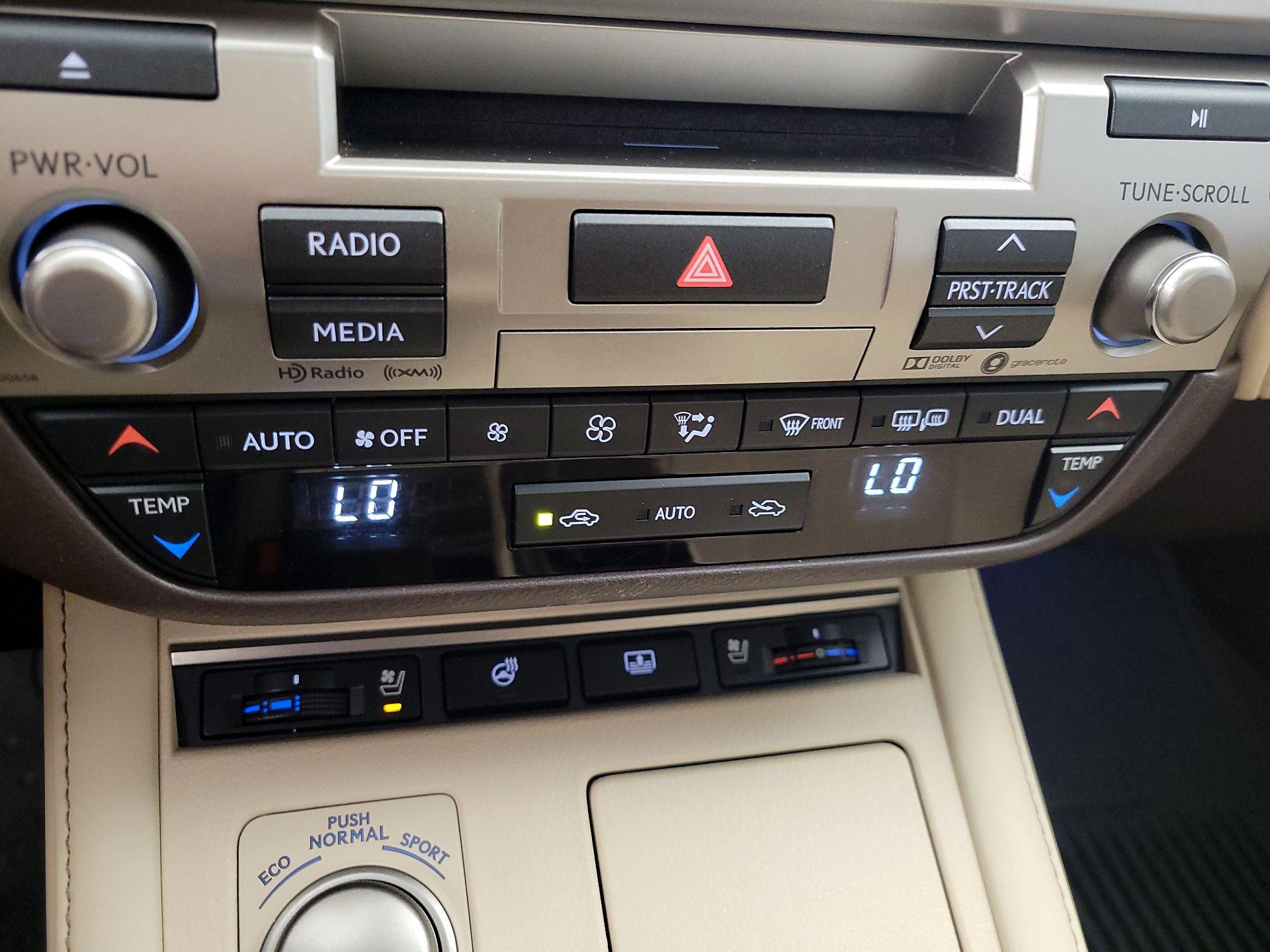 Thumbnail: 2017 Lexus ES - 17
