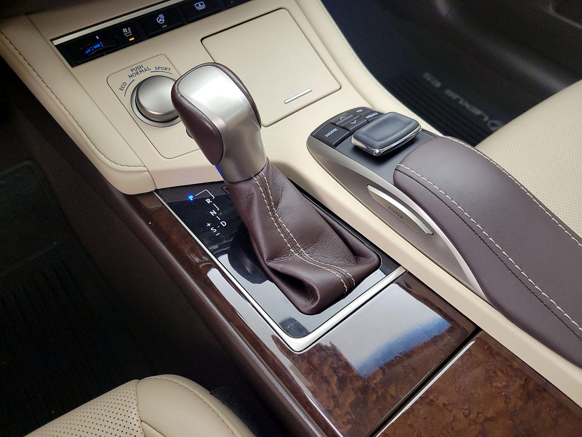 Thumbnail: 2017 Lexus ES - 18