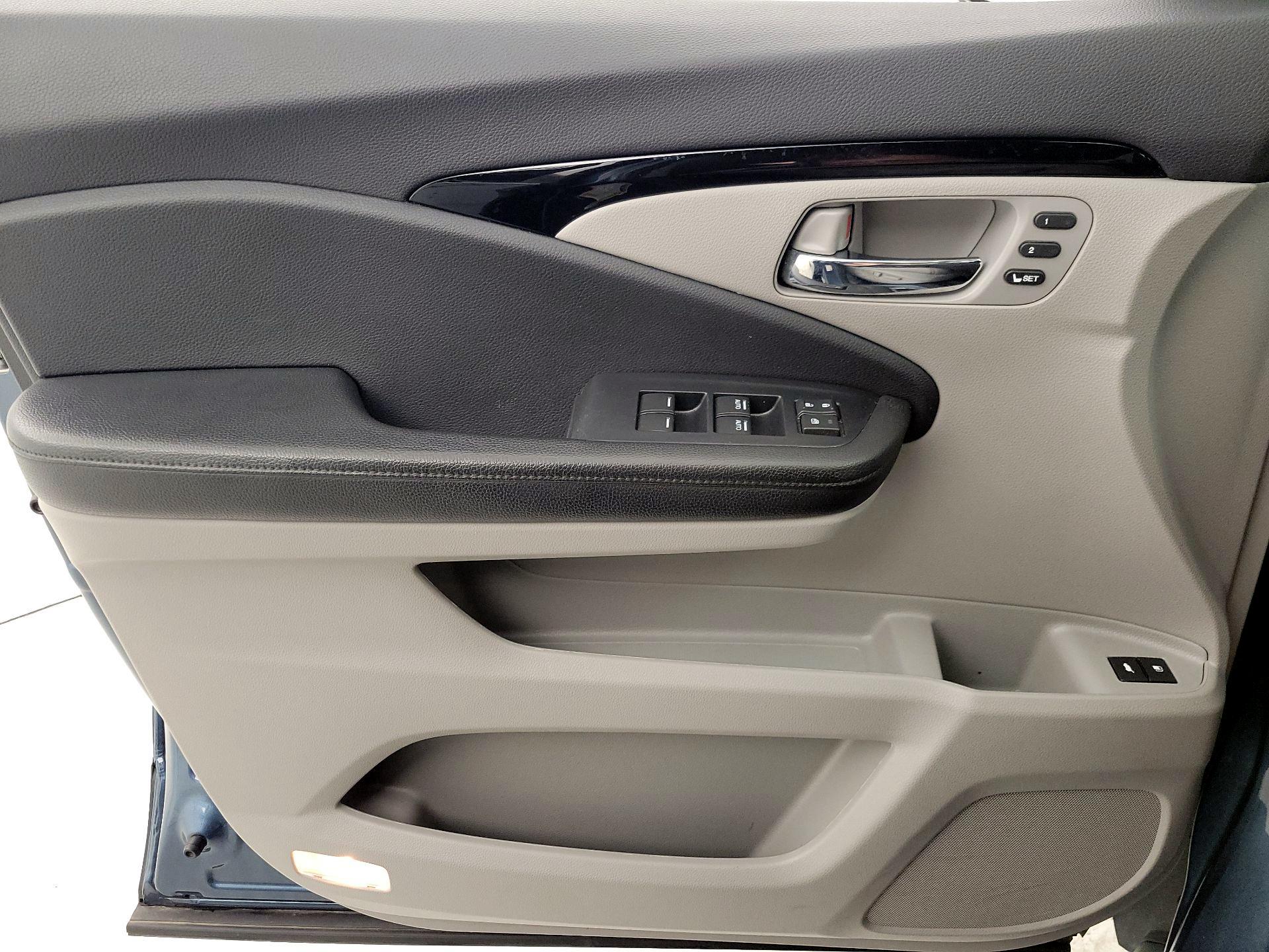 Thumbnail: 2019 Honda Pilot - 12