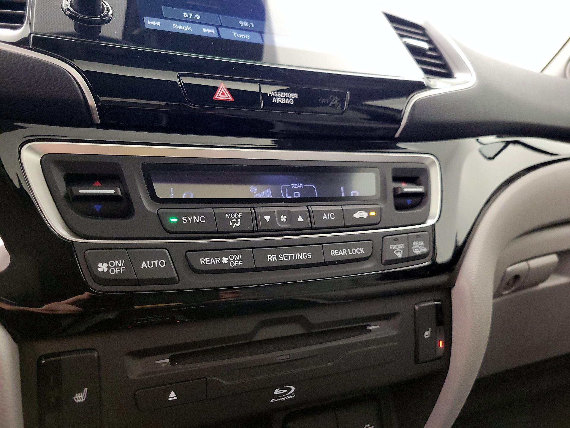 Thumbnail: 2019 Honda Pilot - 17