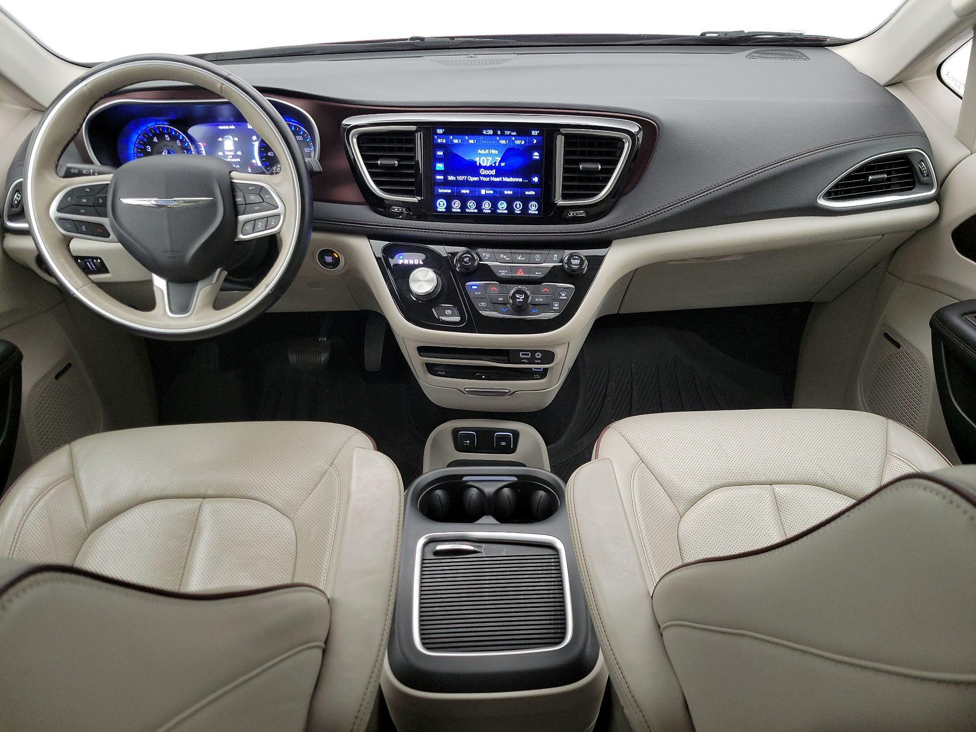 Thumbnail: 2017 Chrysler Pacifica - 9