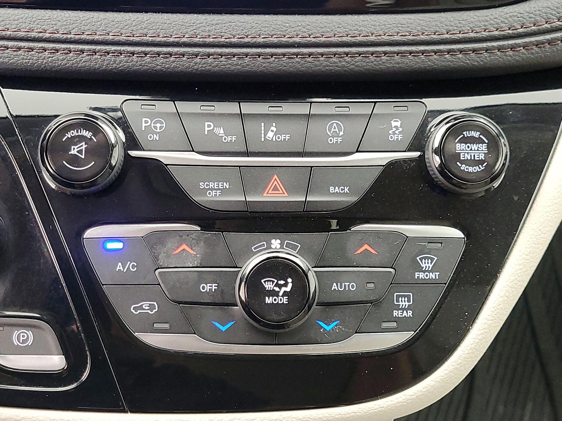 Thumbnail: 2017 Chrysler Pacifica - 17