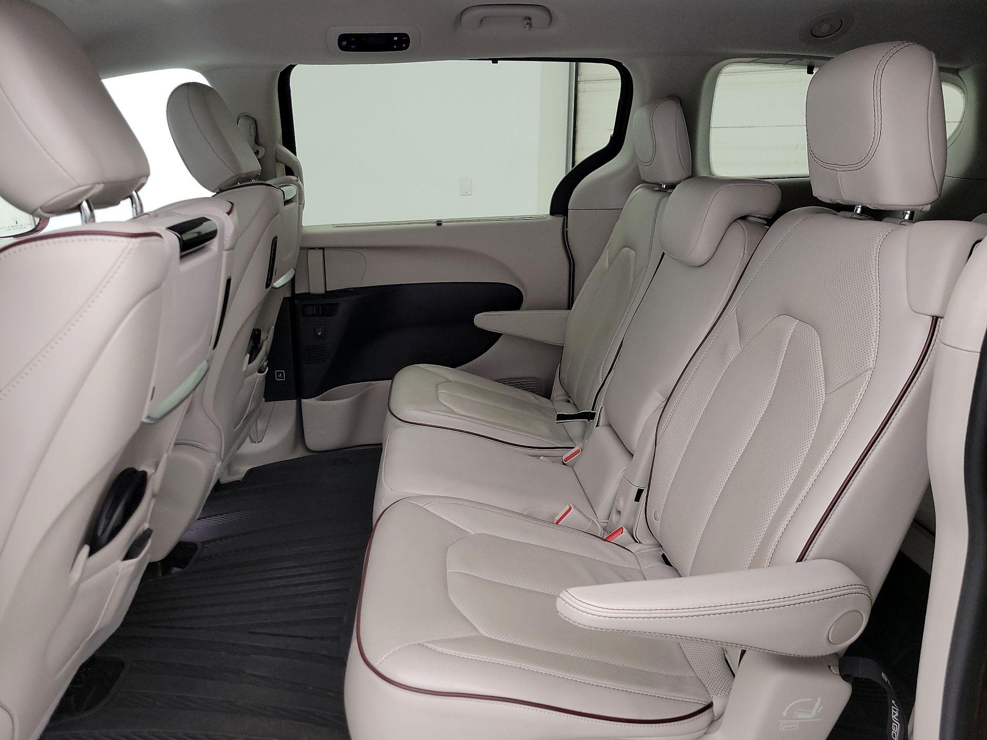 Thumbnail: 2017 Chrysler Pacifica - 20