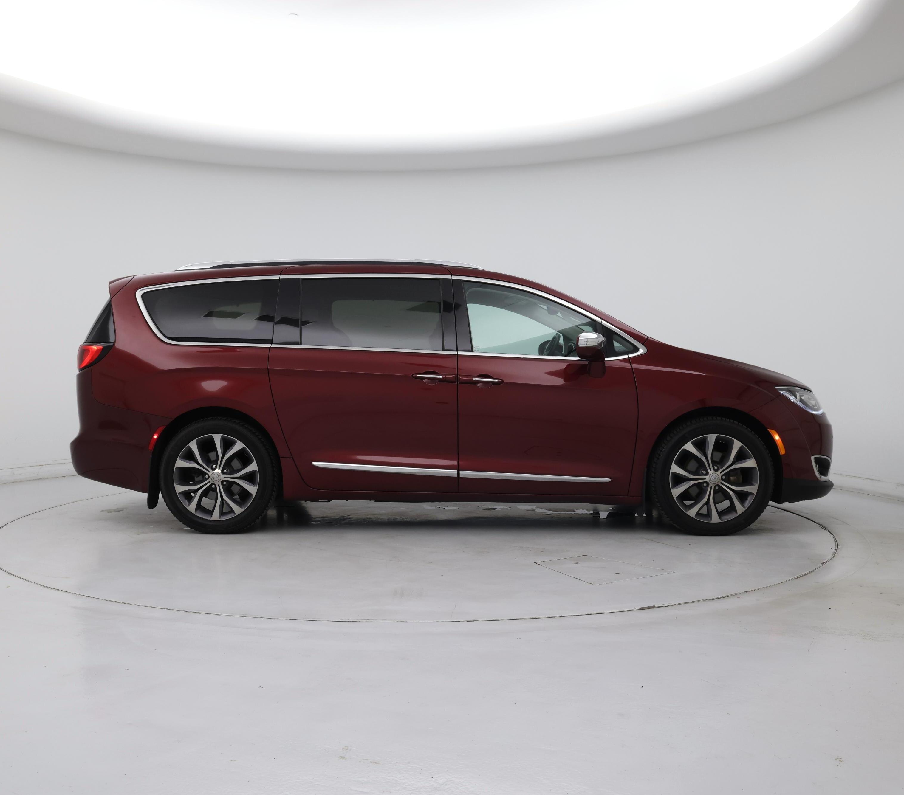 Thumbnail: 2017 Chrysler Pacifica - 7