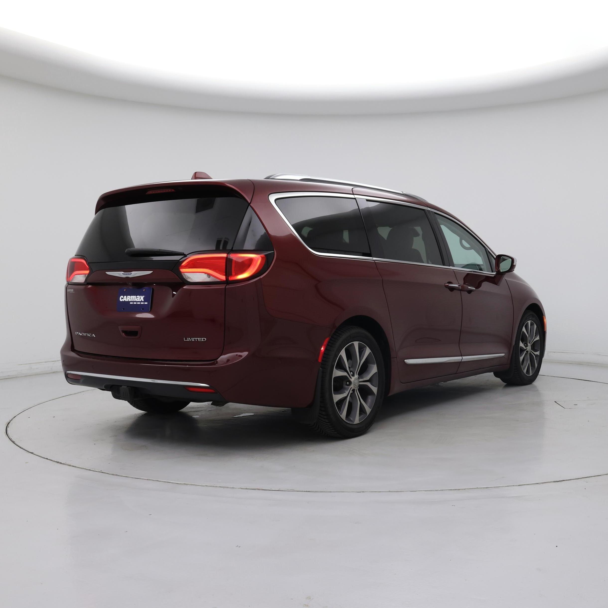 Thumbnail: 2017 Chrysler Pacifica - 8