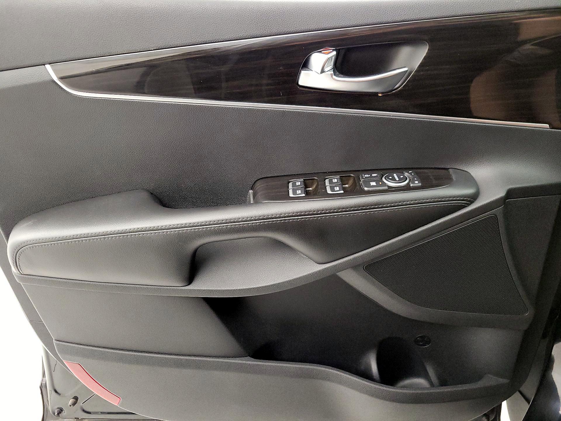Thumbnail: 2020 Kia Sorento - 12