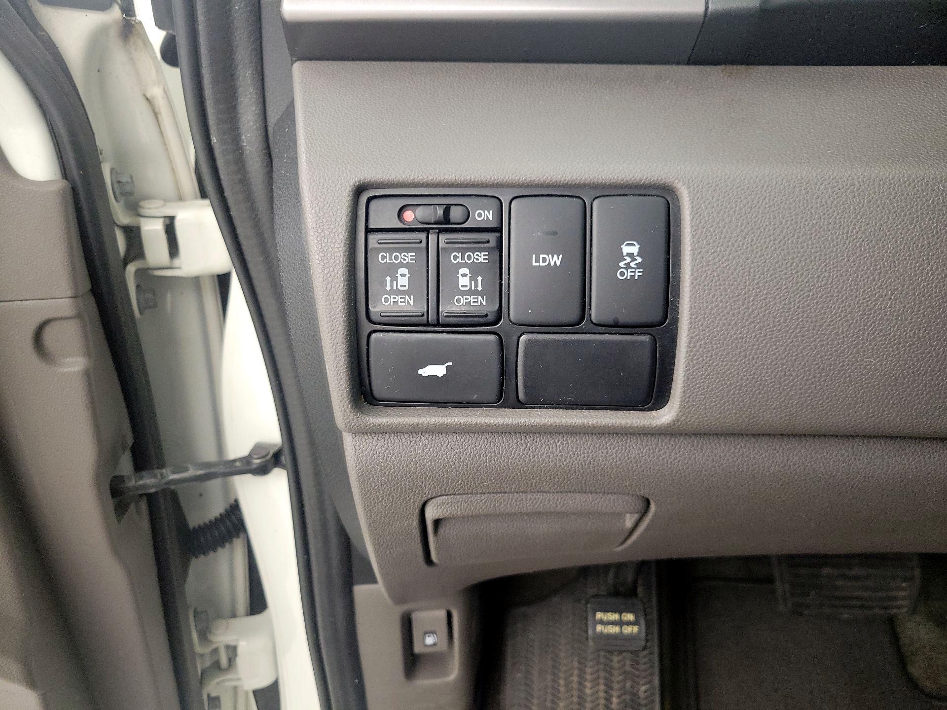 Thumbnail: 2017 Honda Odyssey - 13