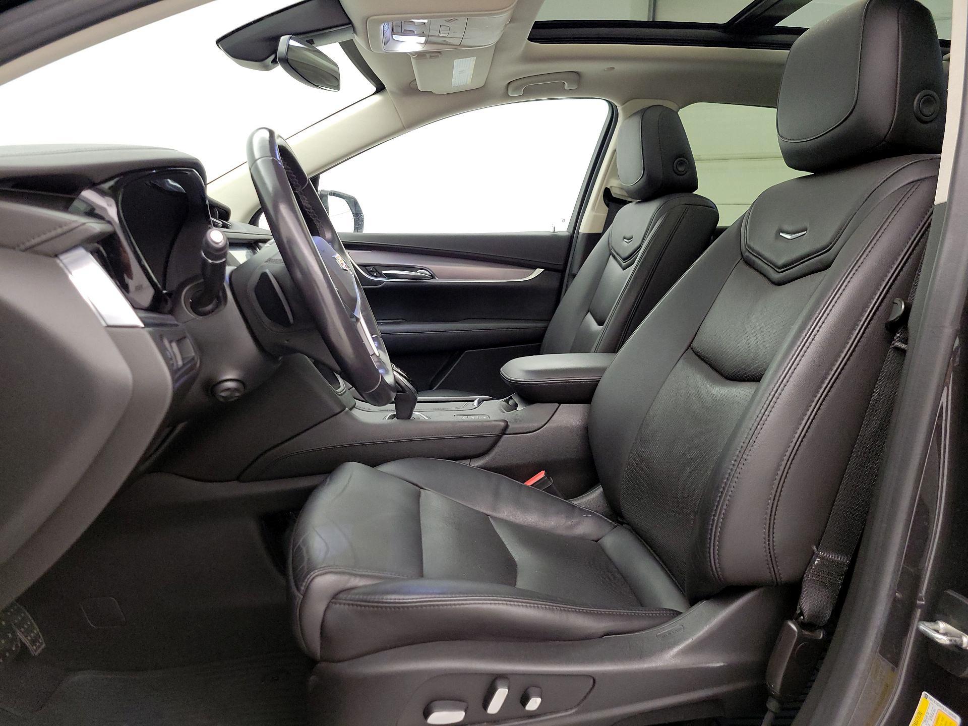 Thumbnail: 2018 Cadillac XT5 - 11