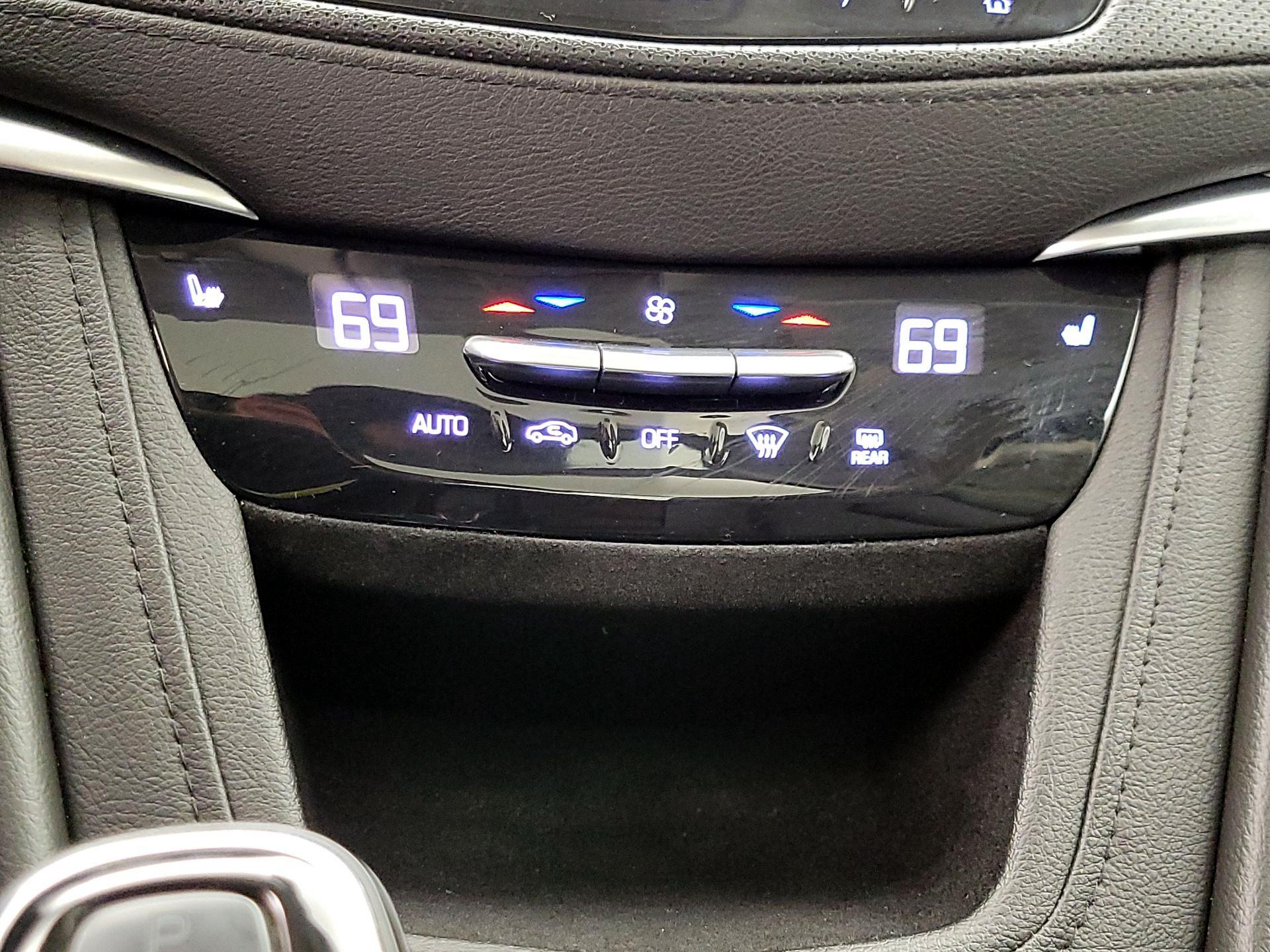 Thumbnail: 2018 Cadillac XT5 - 17