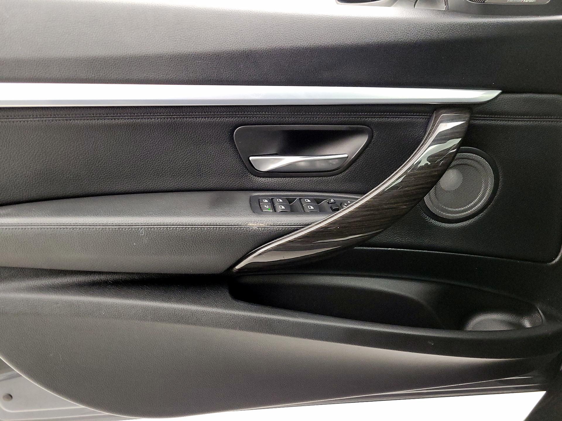 Thumbnail: 2016 BMW 3 Series - 12