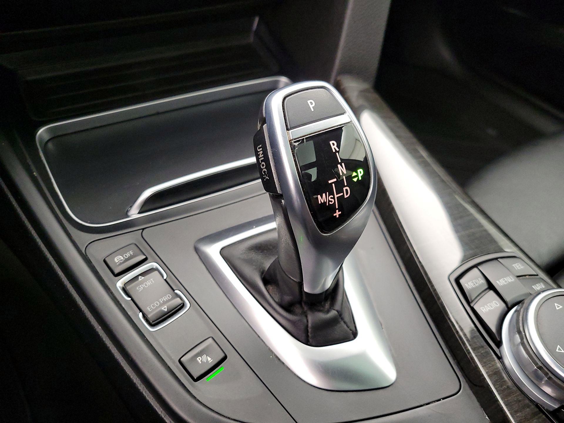 Thumbnail: 2016 BMW 3 Series - 18