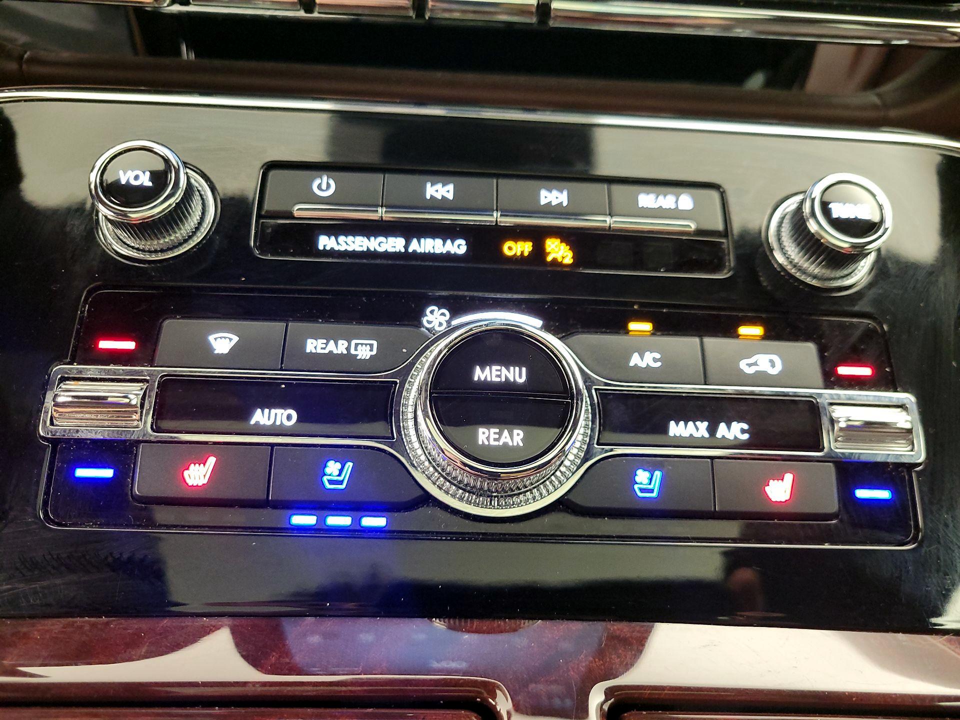 Thumbnail: 2020 Lincoln Navigator - 17