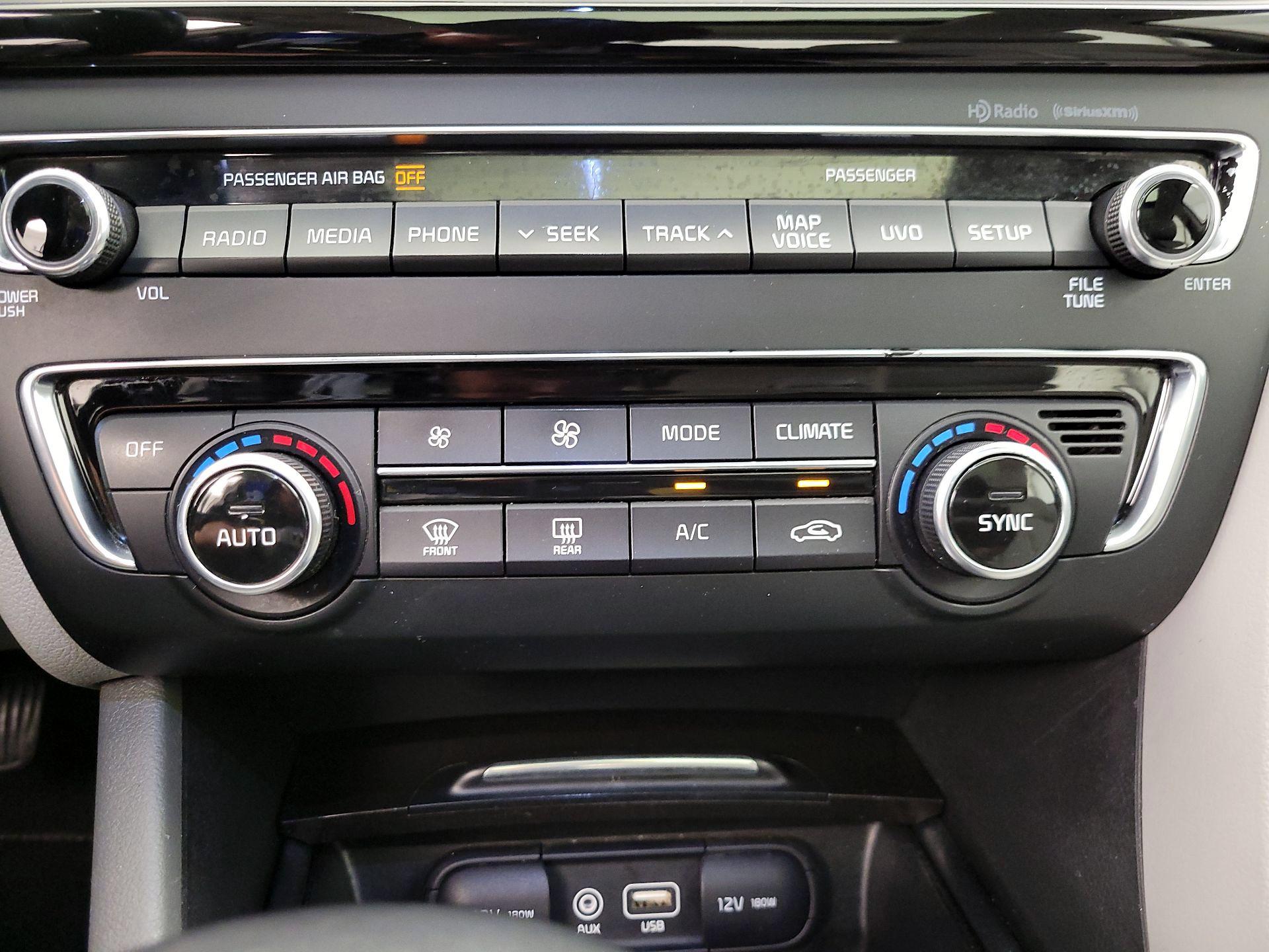 Thumbnail: 2016 Kia Optima - 17