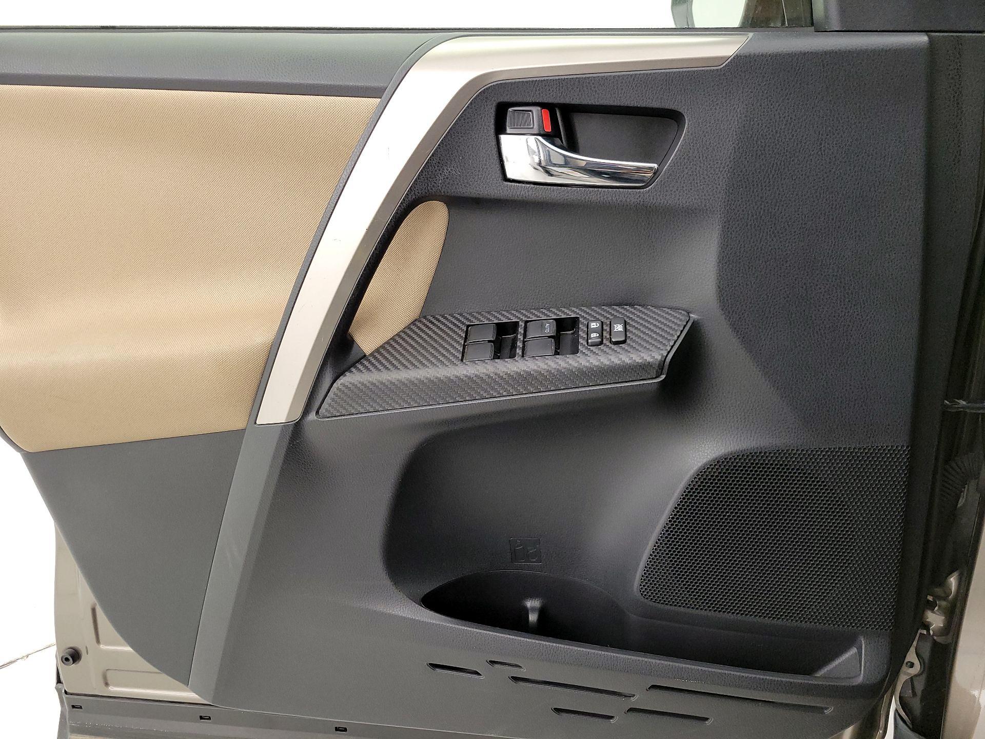 Thumbnail: 2015 Toyota RAV4 - 12
