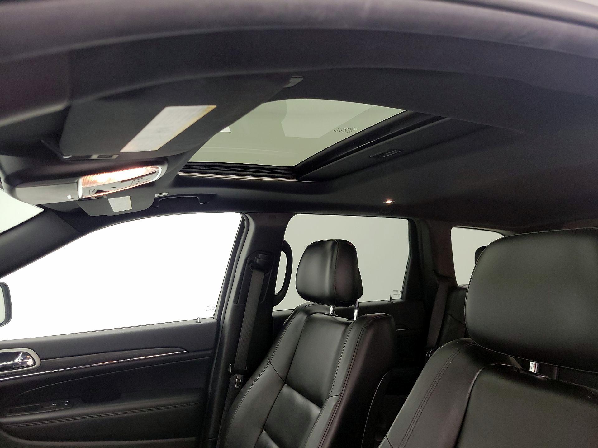 Thumbnail: 2020 Jeep Grand Cherokee - 20