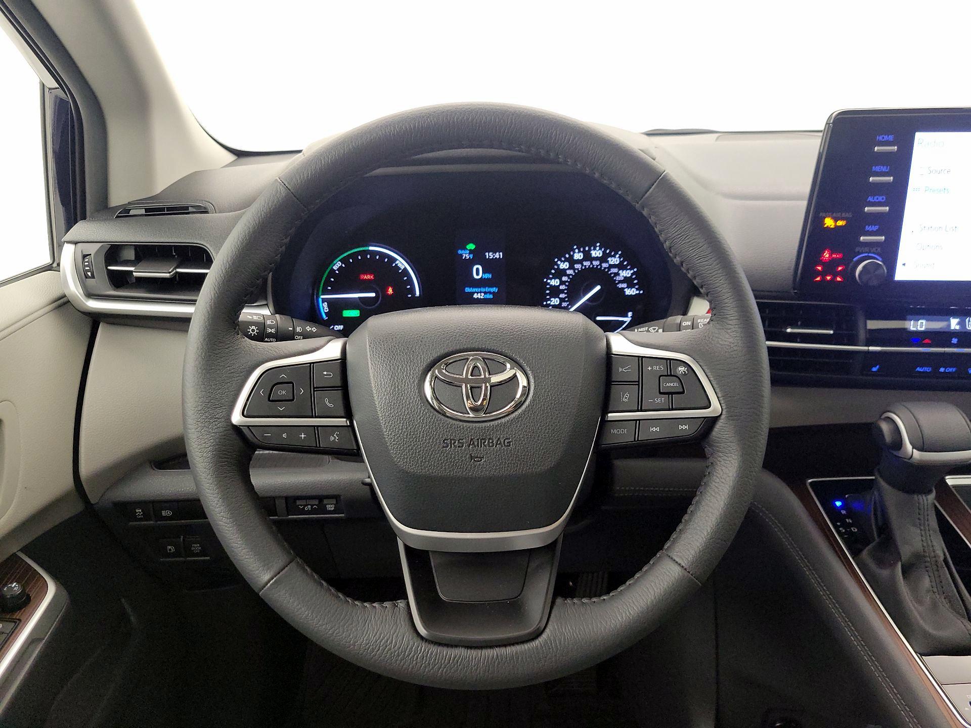Thumbnail: 2024 Toyota Sienna - 10