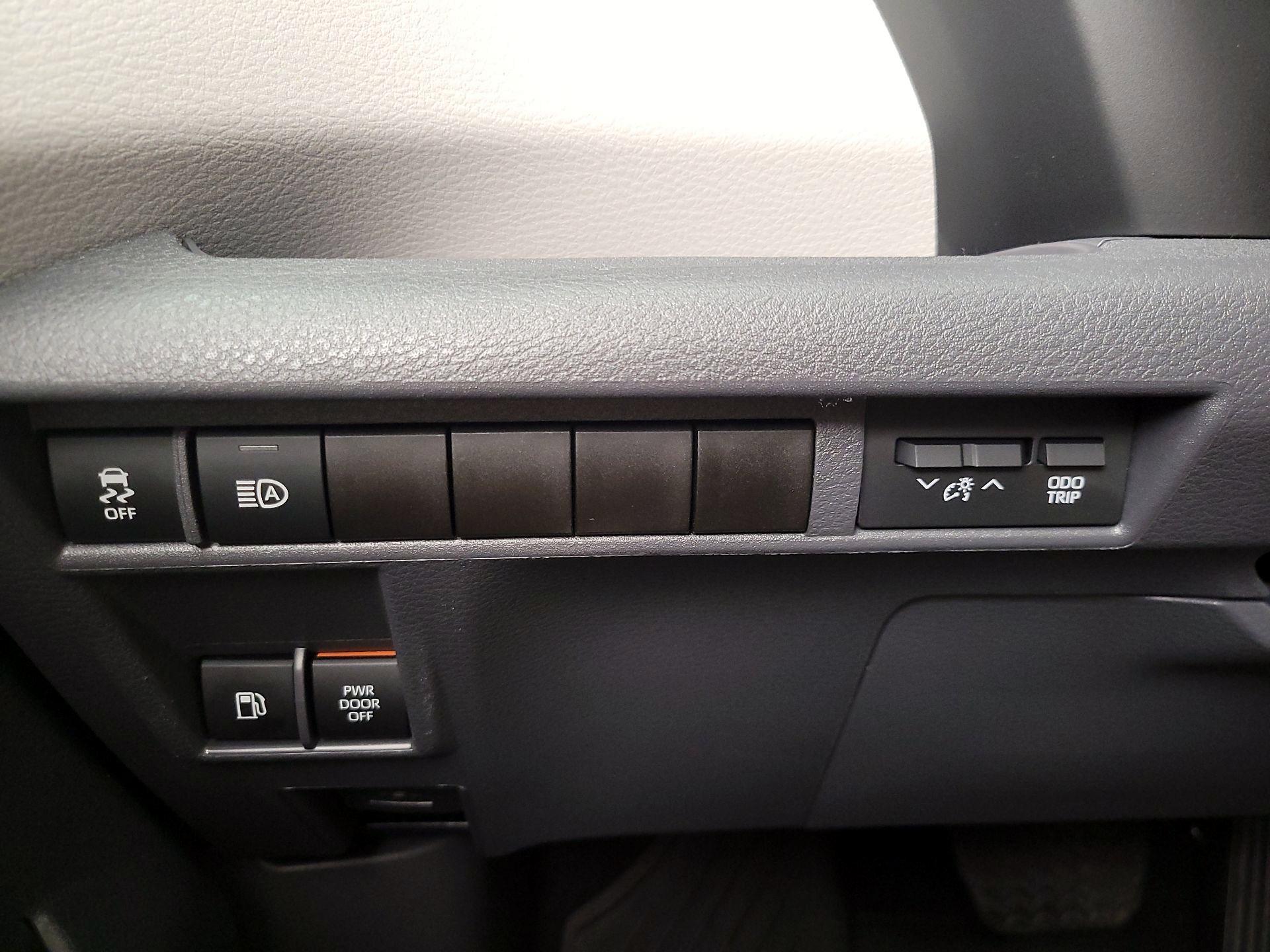 Thumbnail: 2024 Toyota Sienna - 13