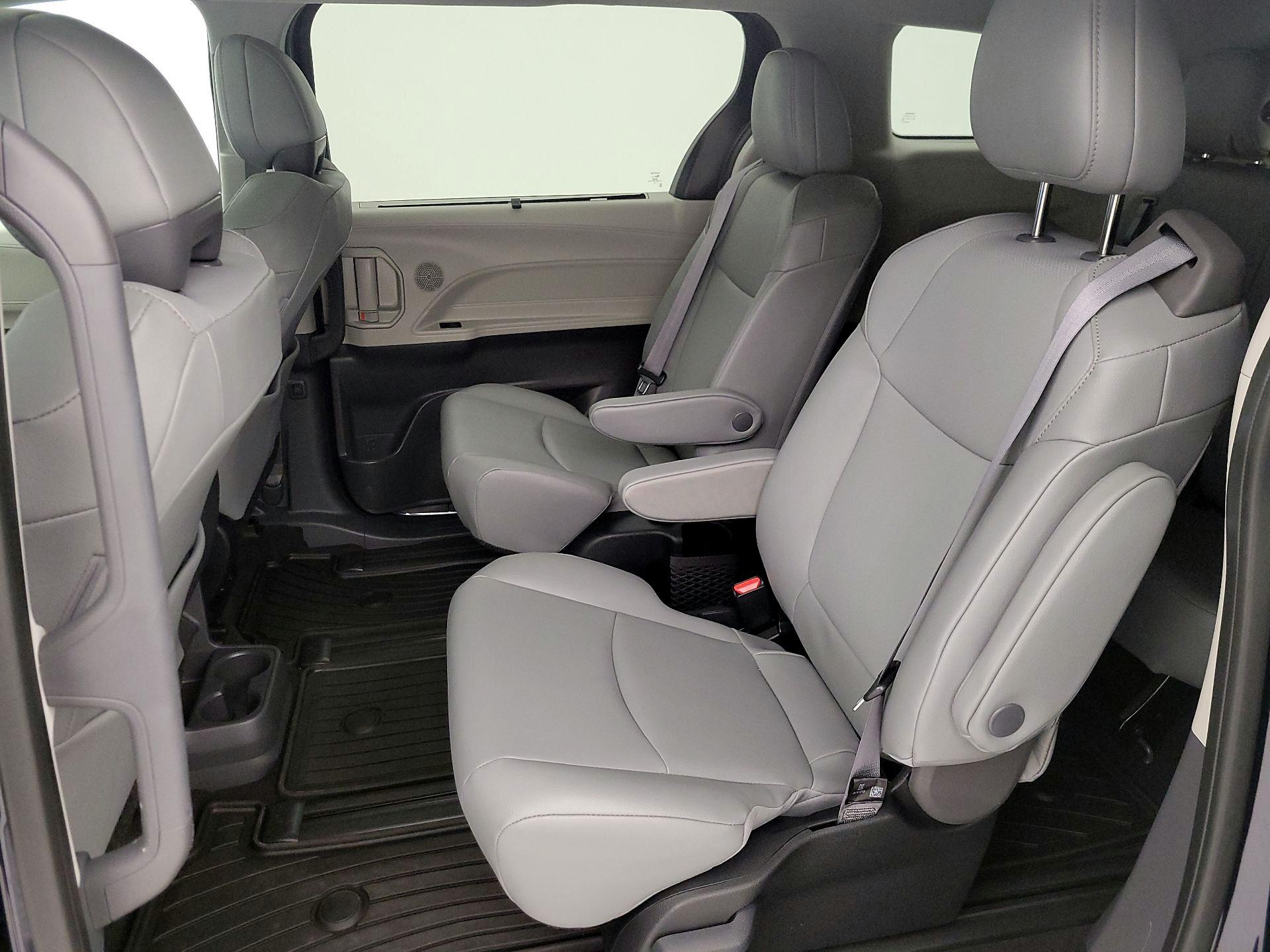 Thumbnail: 2024 Toyota Sienna - 20