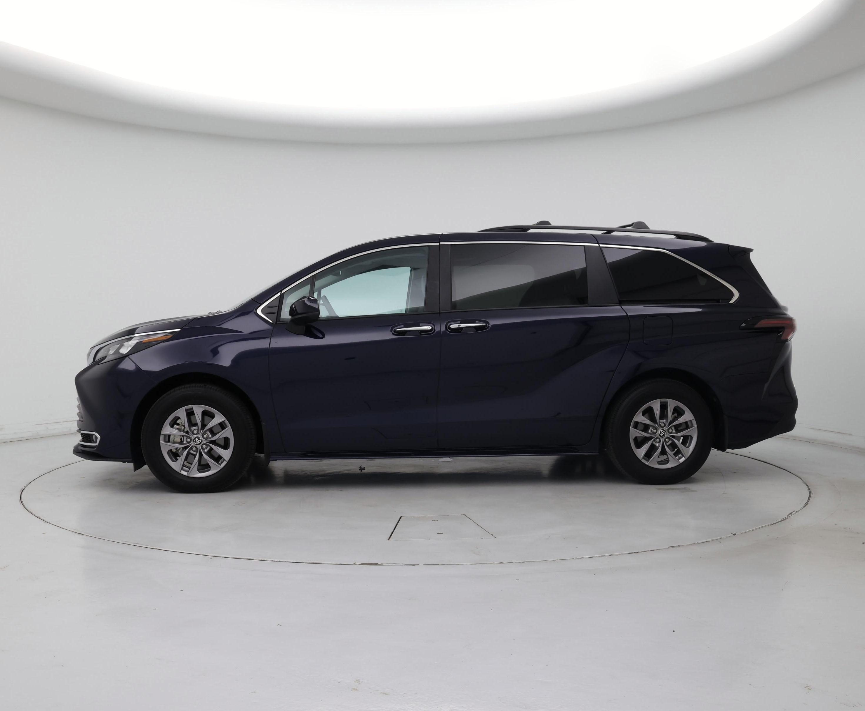 Thumbnail: 2024 Toyota Sienna - 3